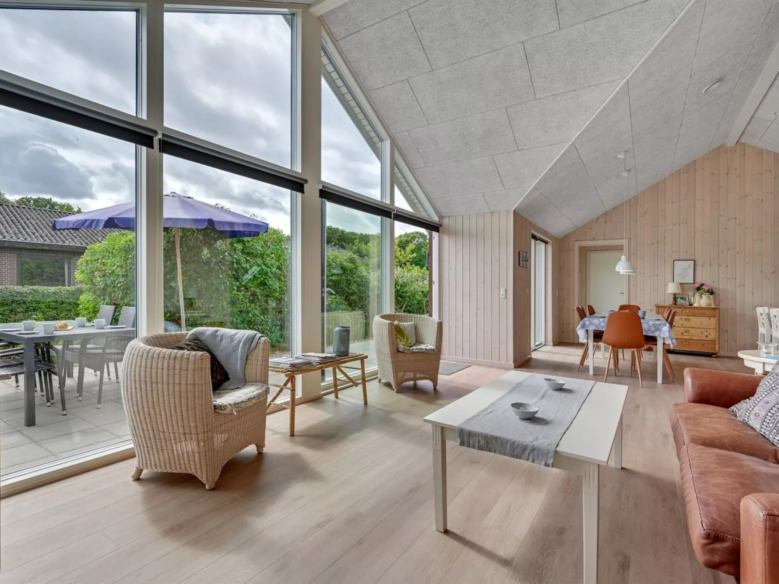 "Regni" - 300m to the fjord-Binnen