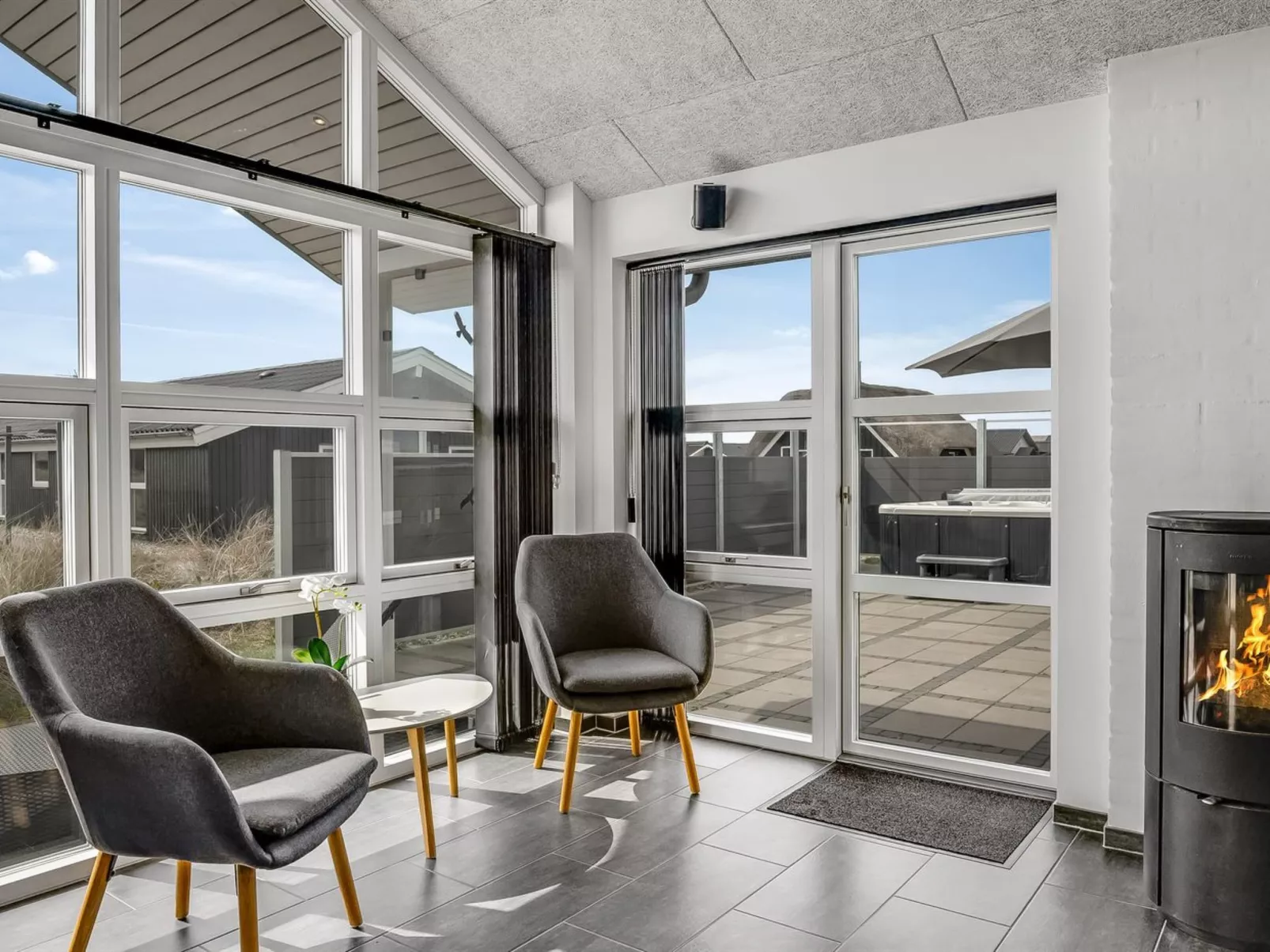 "Ennie" -  from the sea-Binnen