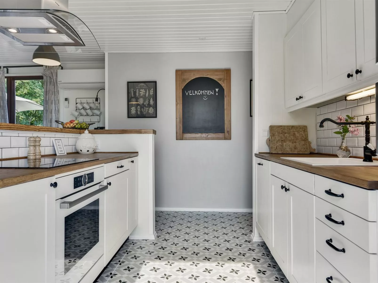 "Lillan" - 250m from the sea-Binnen