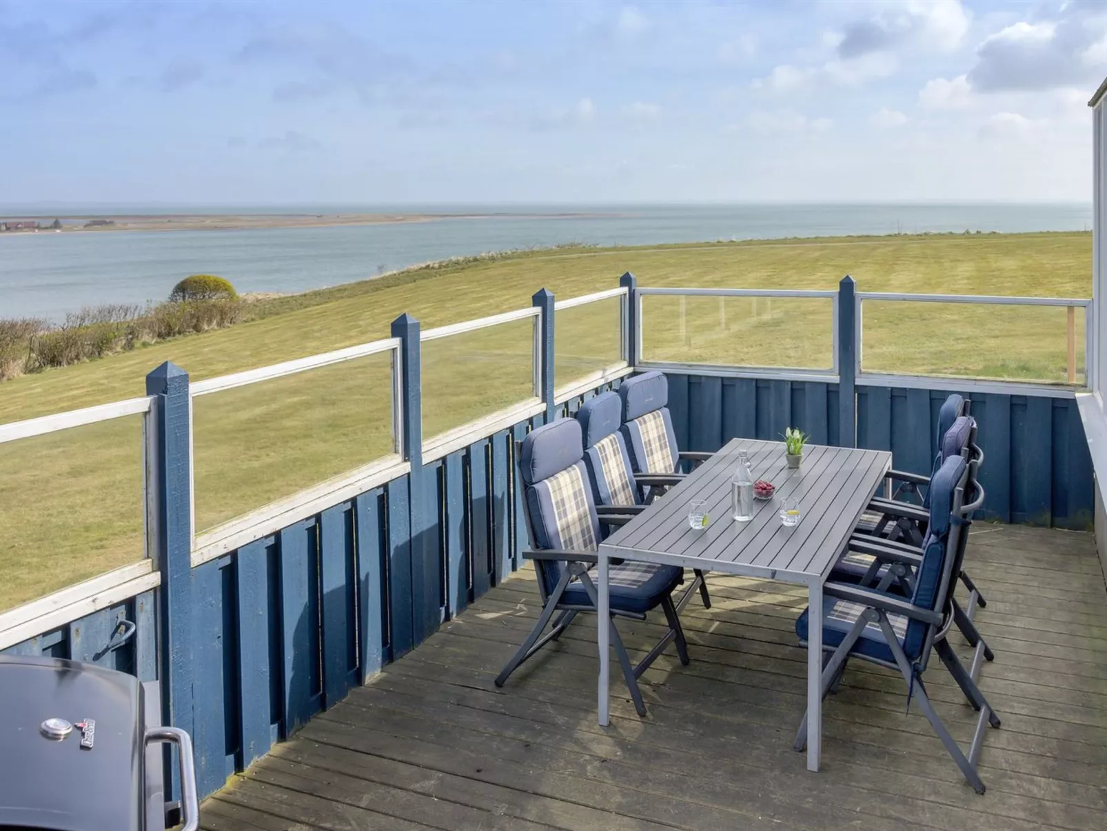 "Rajna" - 95m to the fjord-Buiten