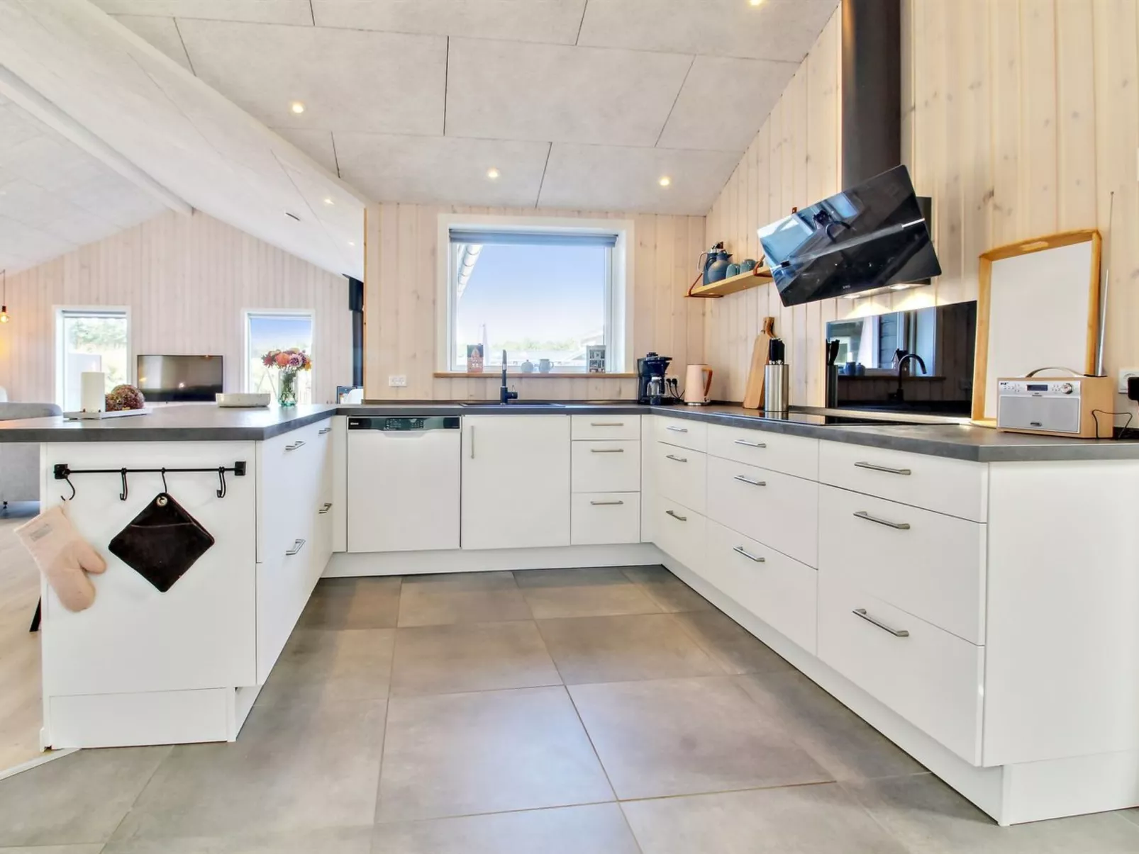 "Anuk" - 2.3km from the sea-Binnen