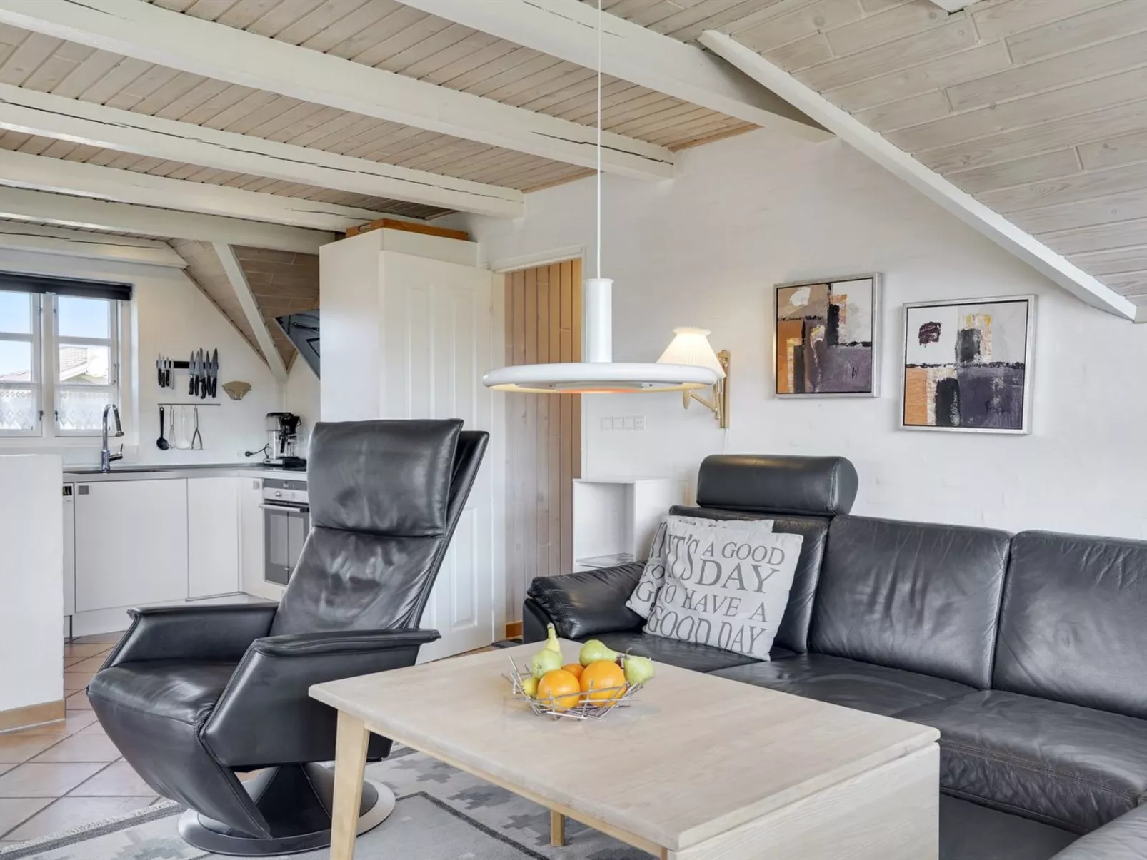 "Lavina" - 950m from the sea-Binnen