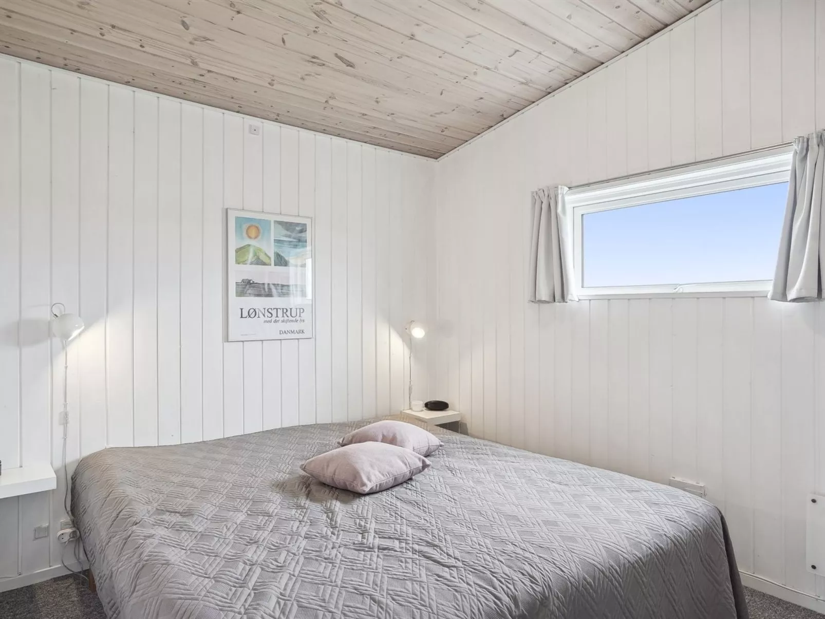 "Dyri" - 75m from the sea-Binnen