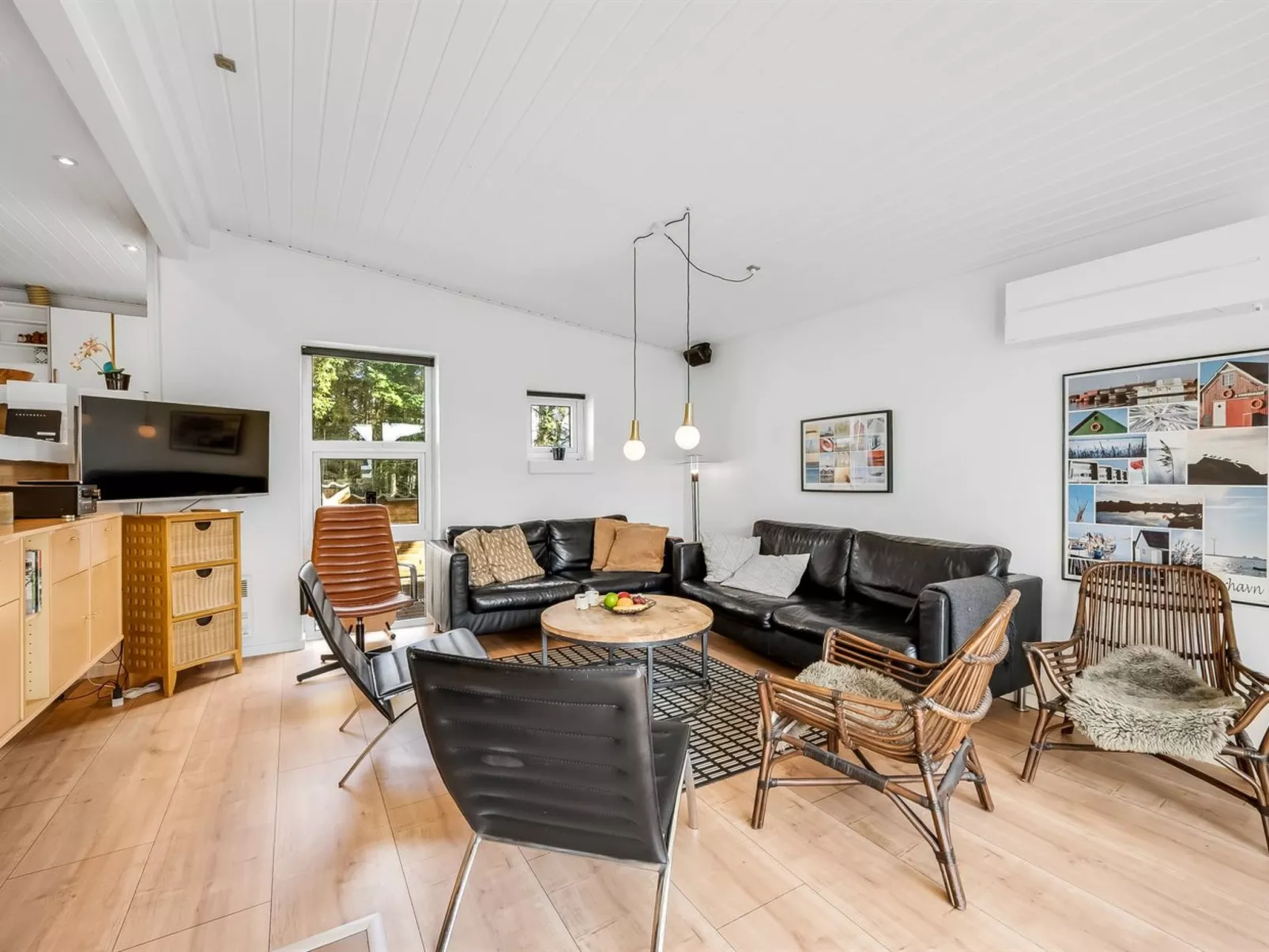 "Ewy" - 300m from the sea-Binnen