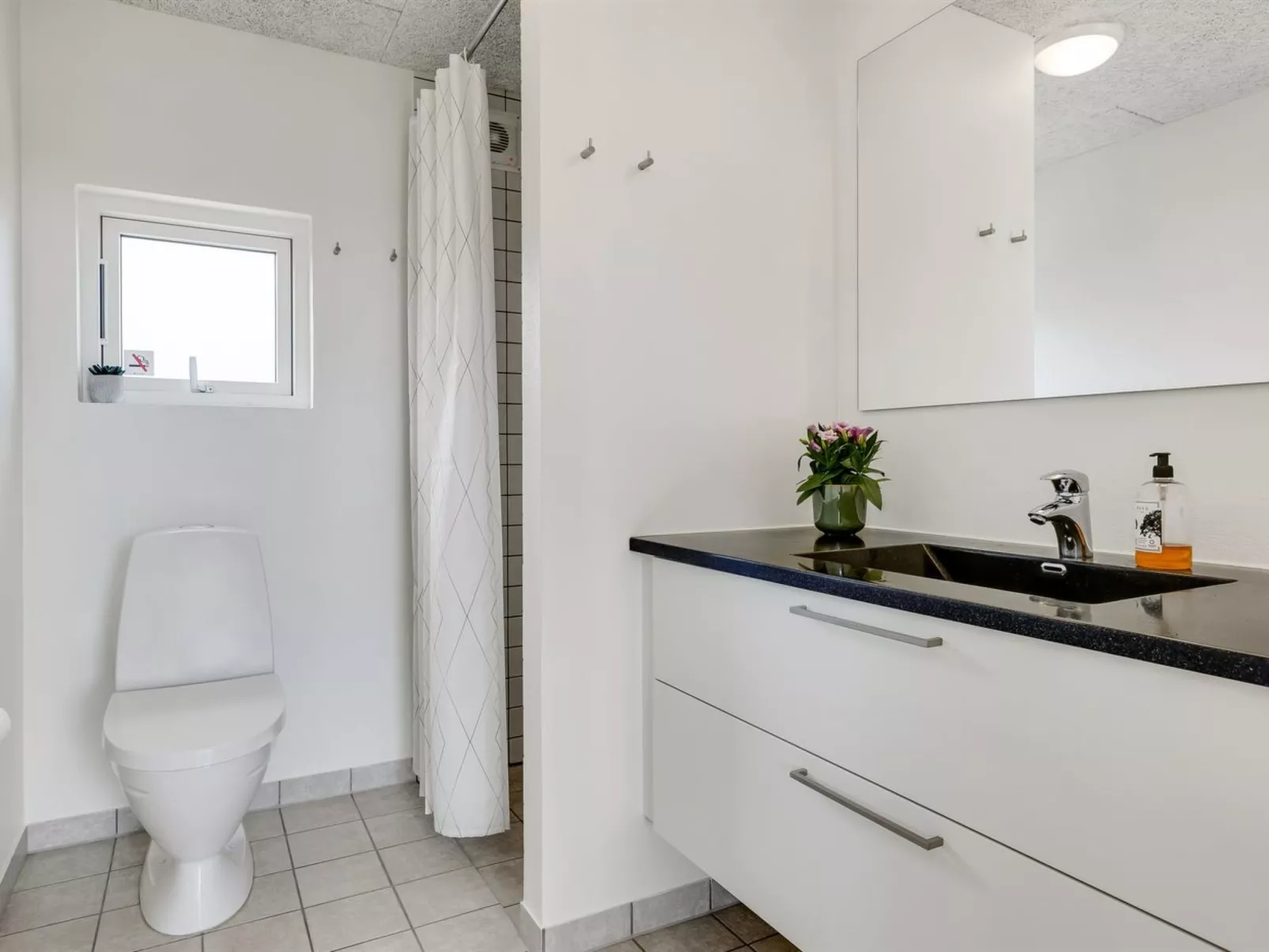 "Majbritt" - 50m from the sea-Binnen