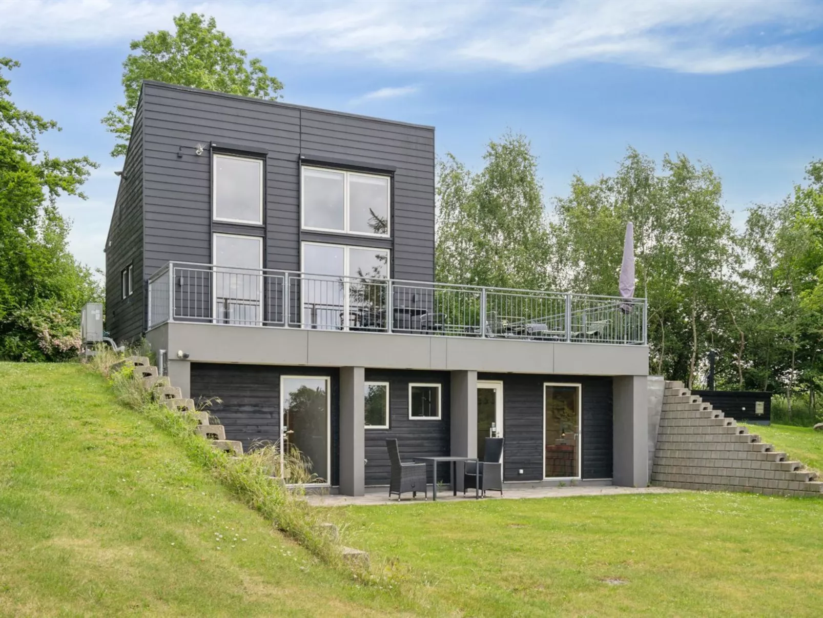 "Harka" - 100m to the fjord-Buiten