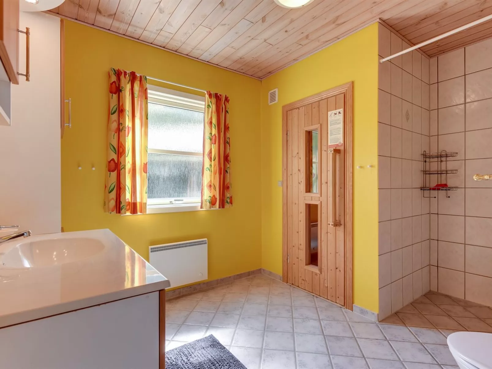 "Herlugh" - 1km to the fjord-Binnen