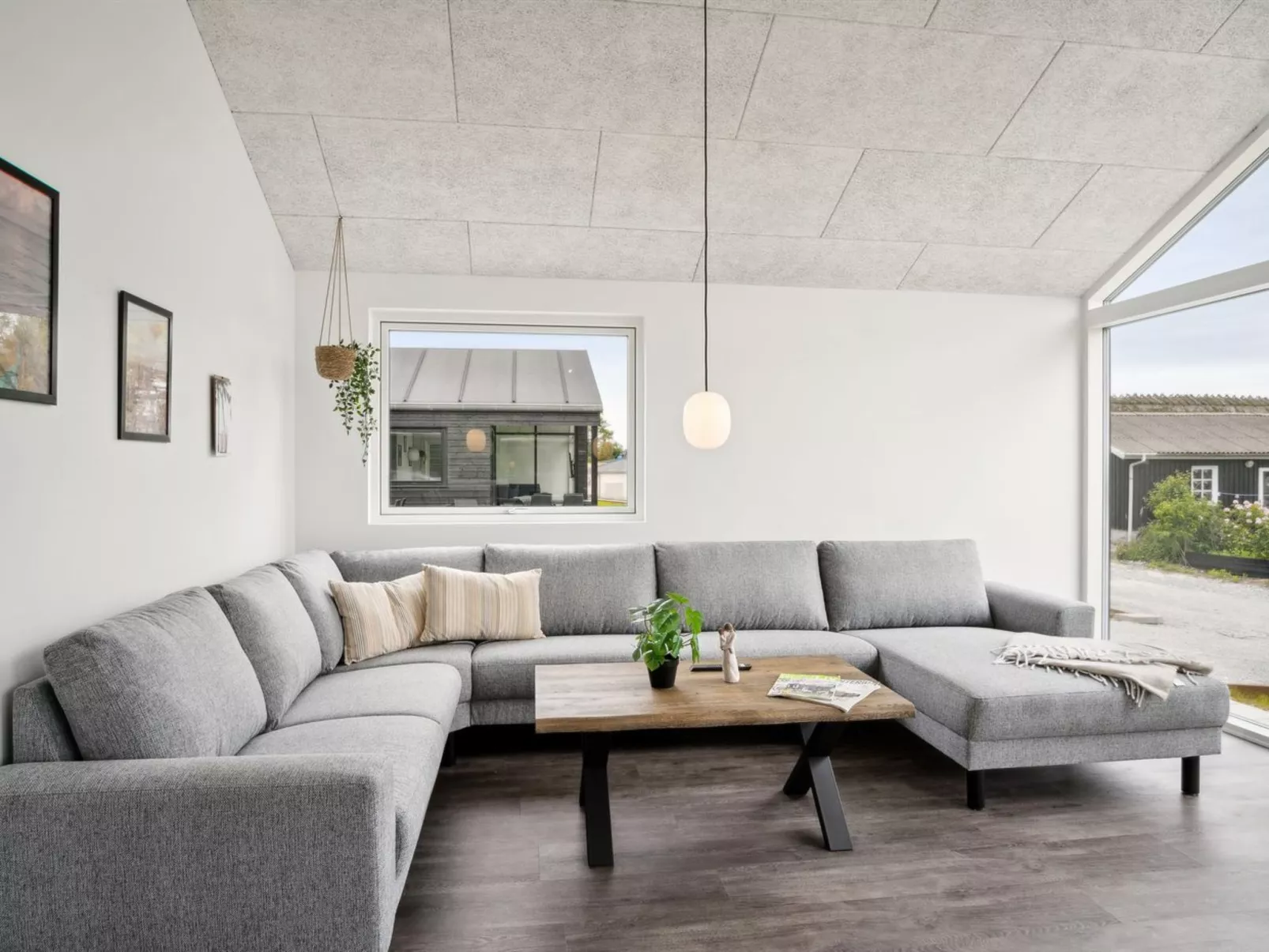 "Stygg" - 75m from the sea-Binnen