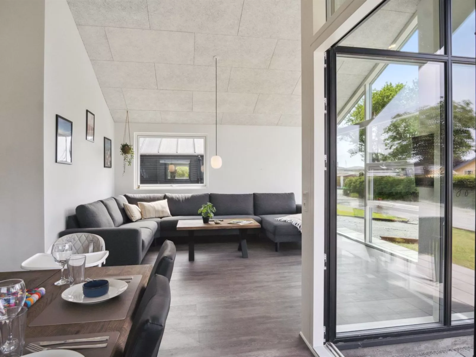 "Henryk" - 75m from the sea-Binnen