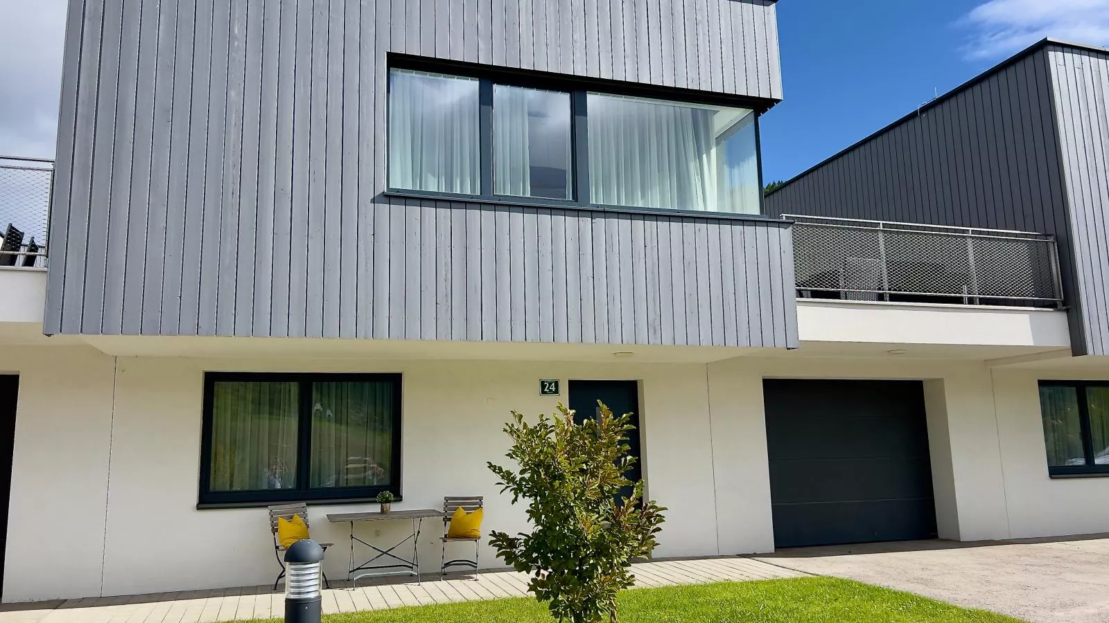 Winzerchalet-Buitenkant zomer