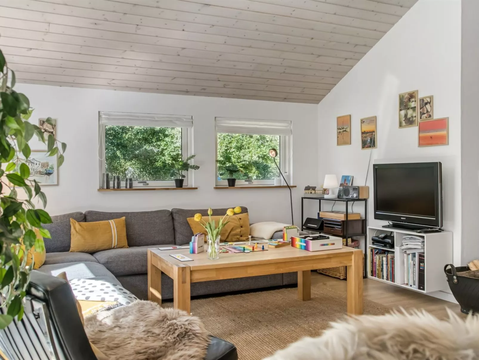 "Swarthofthi" - 340m to the fjord-Binnen