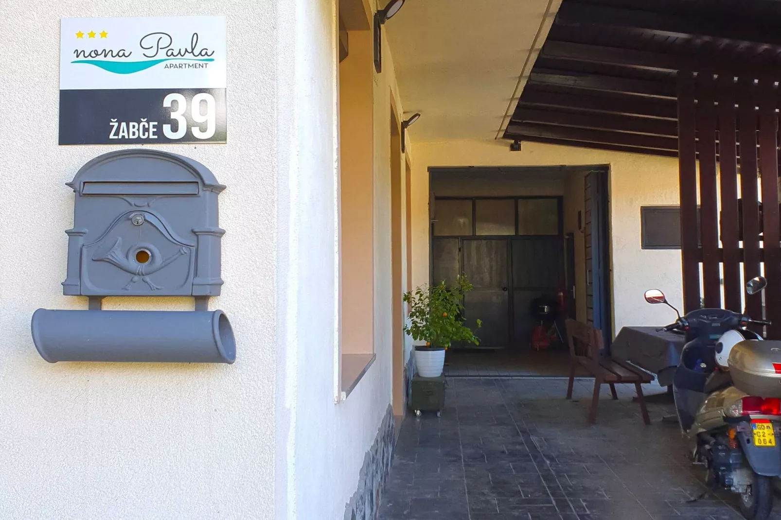 Bright and Sunny Apartment with Terrace - Two Bedroom Apartment with Terrace-Buitenlucht