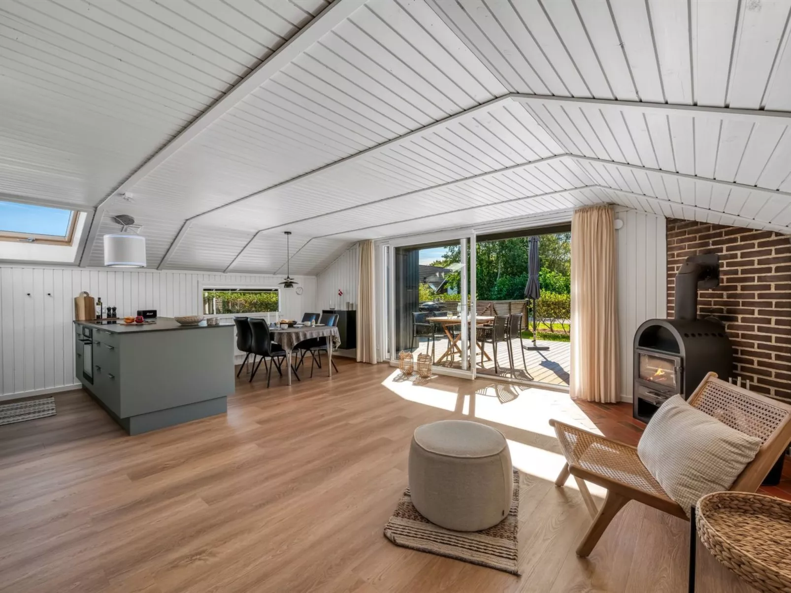 "Thamina" - 200m to the fjord-Binnen