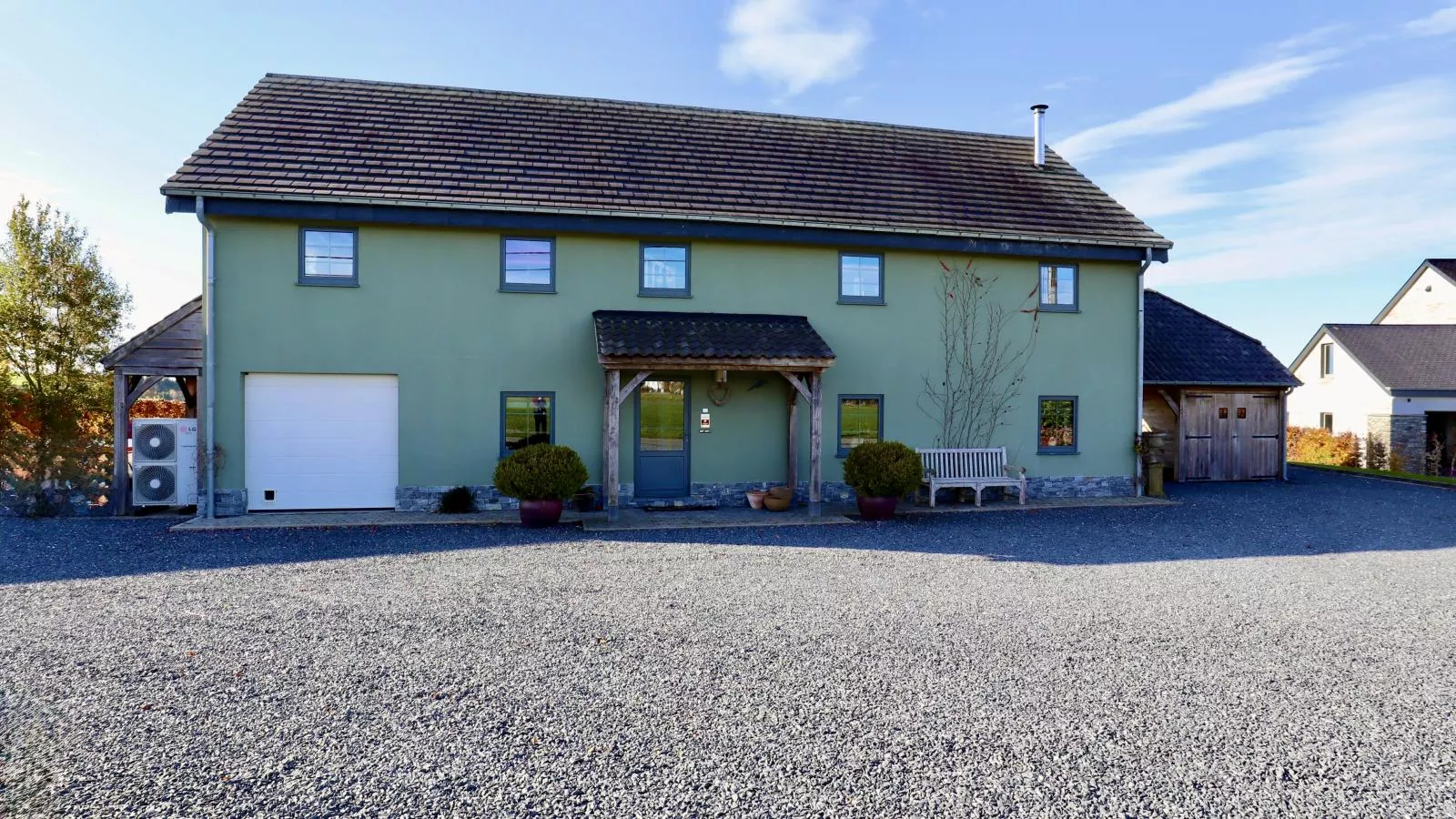 Petit Wilogne-Buitenkant zomer