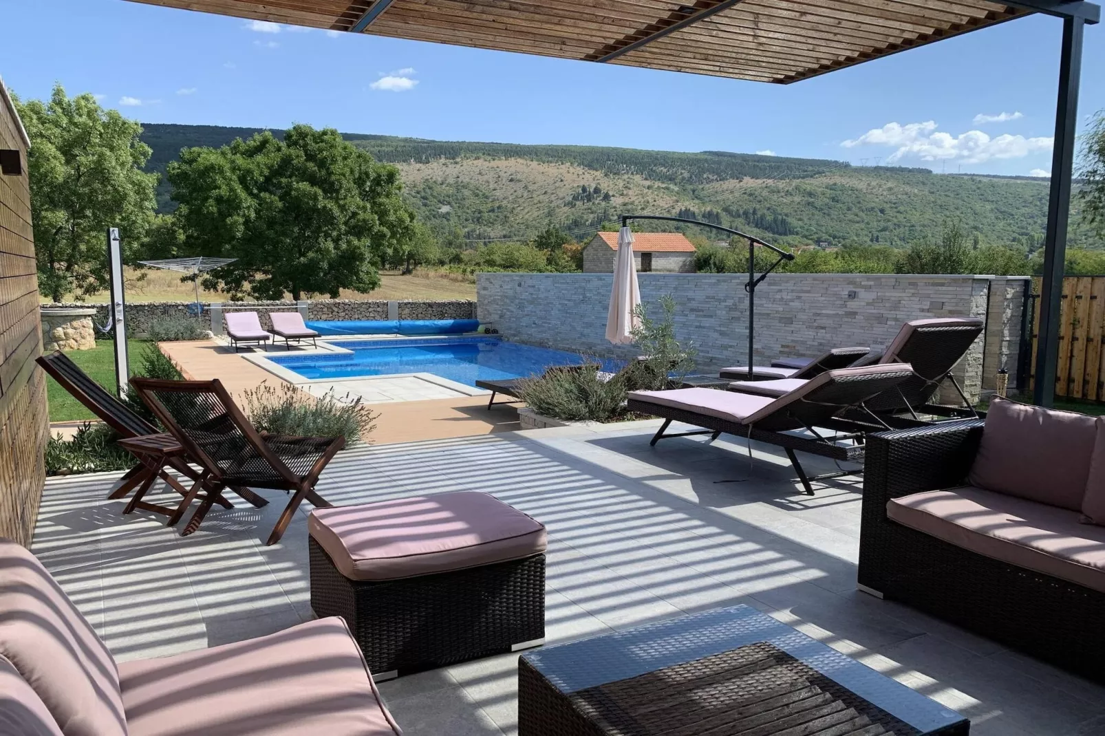 Luxury Villa Prolozac-Terrasbalkon