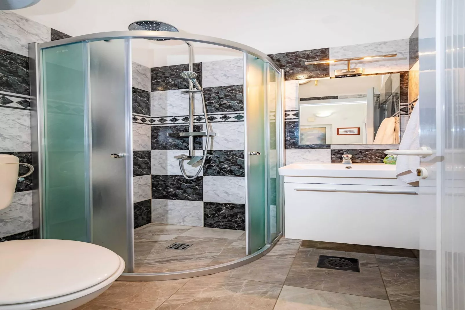 Sea view apartment Dajana-Badkamer