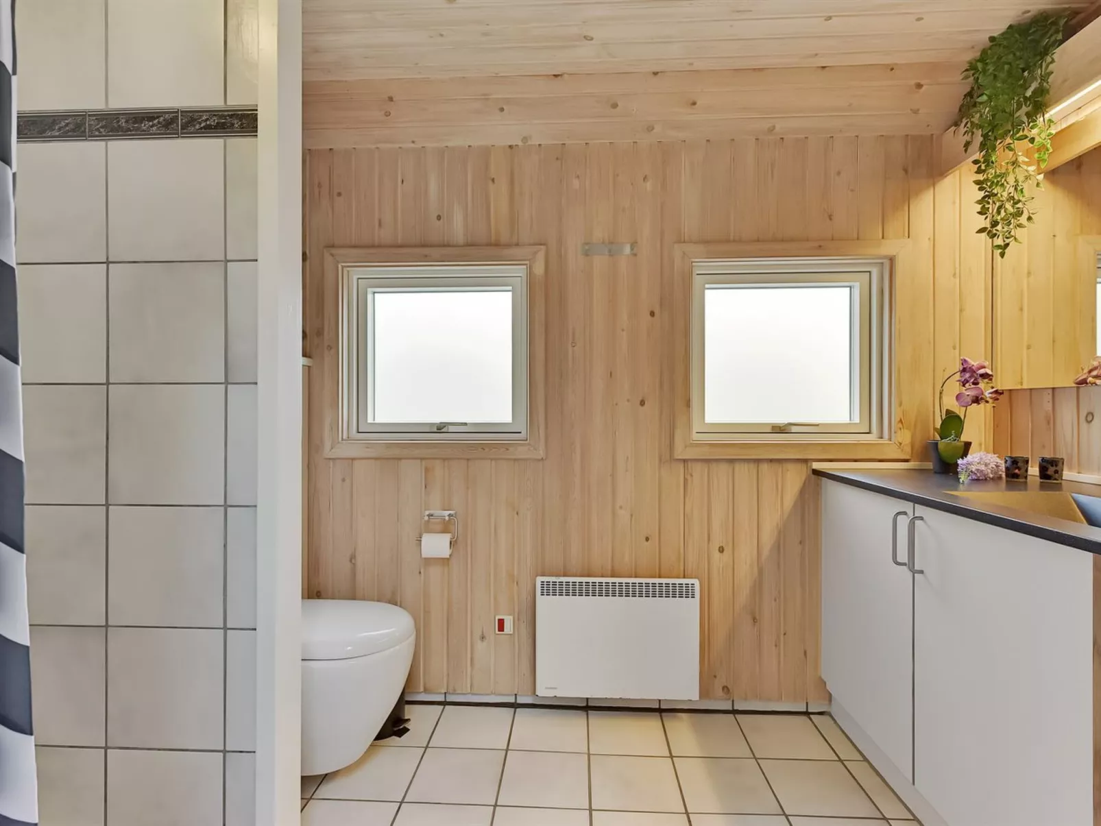 "Ellanor" - 1km from the sea-Binnen