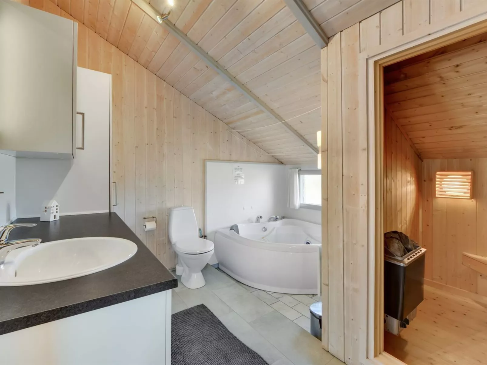 "Durita" - 600m to the fjord-Binnen