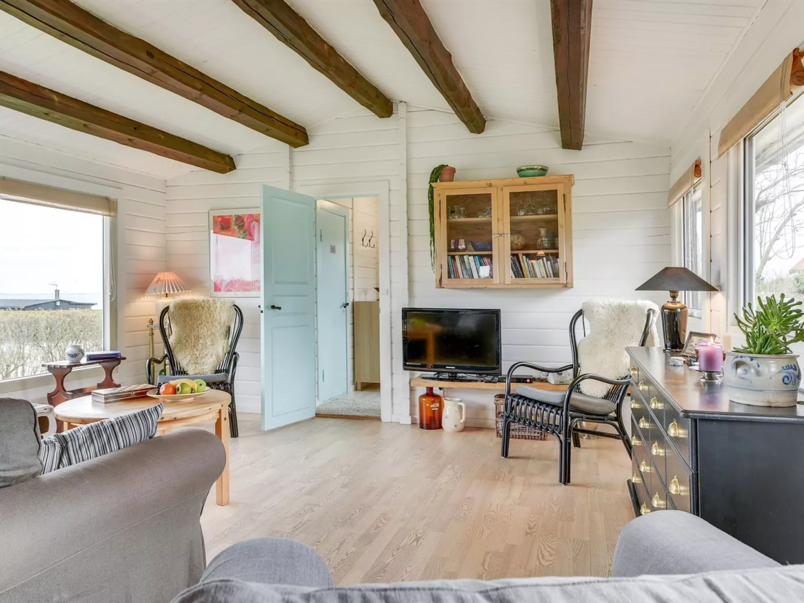 "Ylvie" - 150m from the sea-Binnen