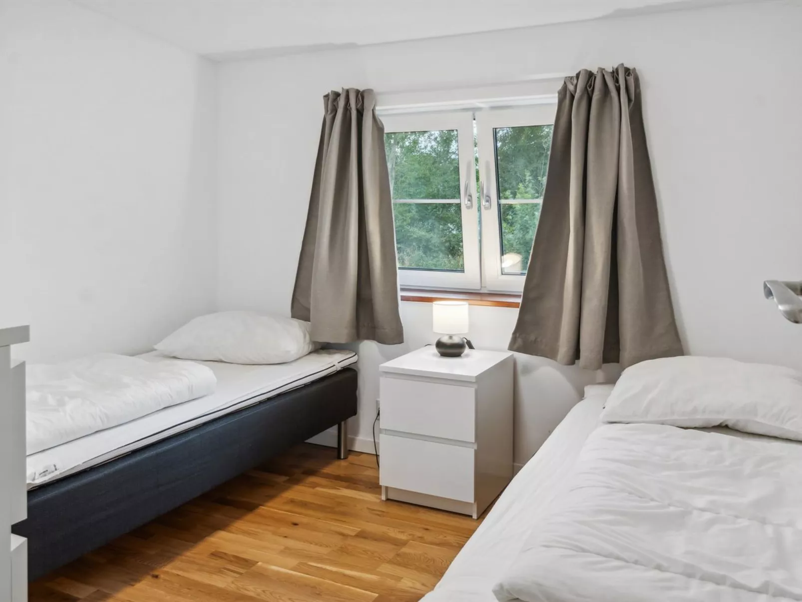 "Bjarka" - 700m from the sea-Binnen