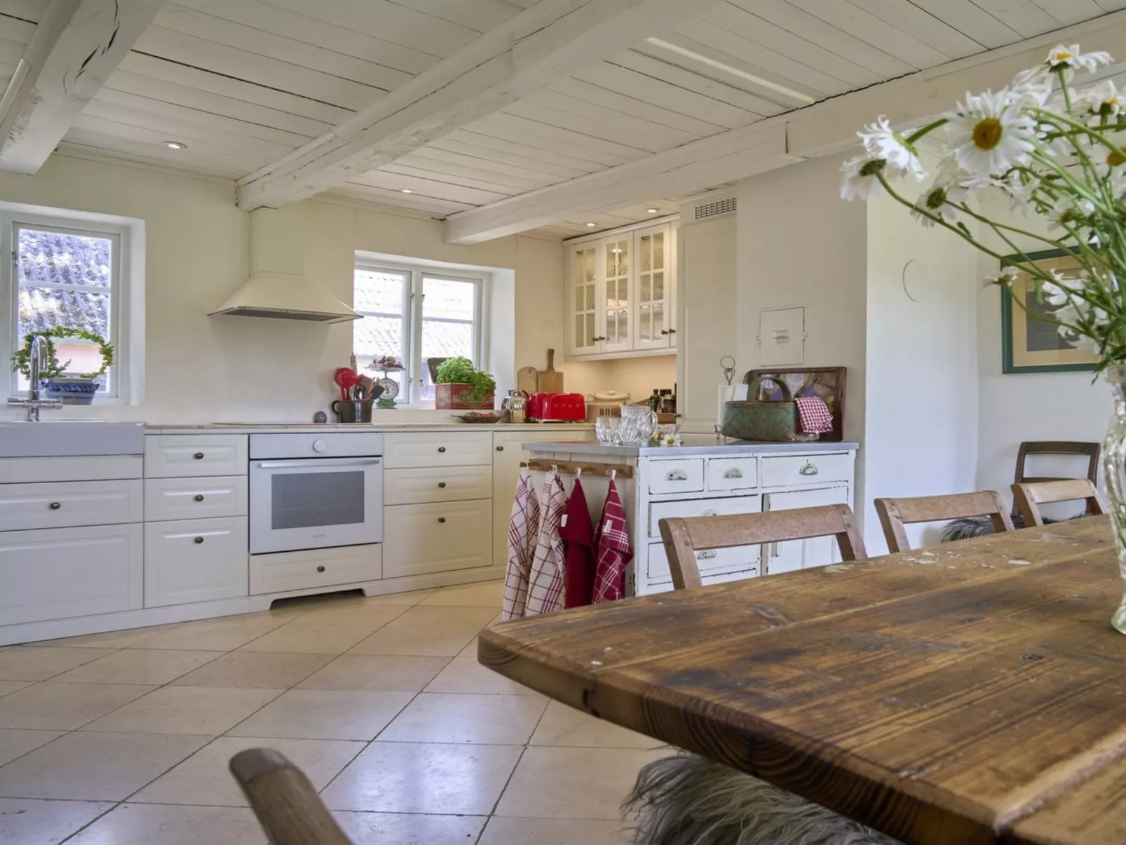 "Merrit" - 250m from the sea-Binnen