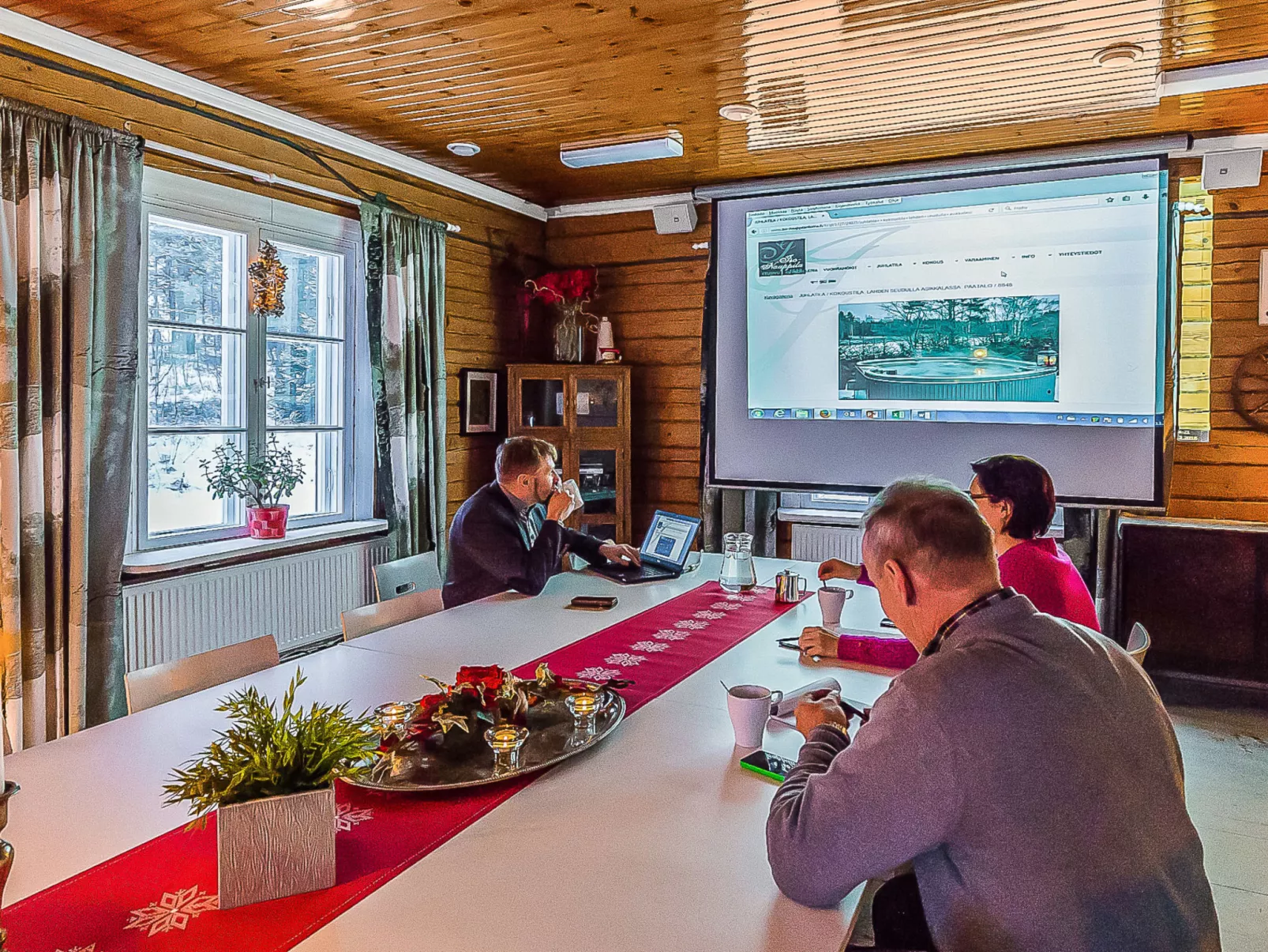 Päätalo, mökkilomat ja perhejuhlat-Binnen