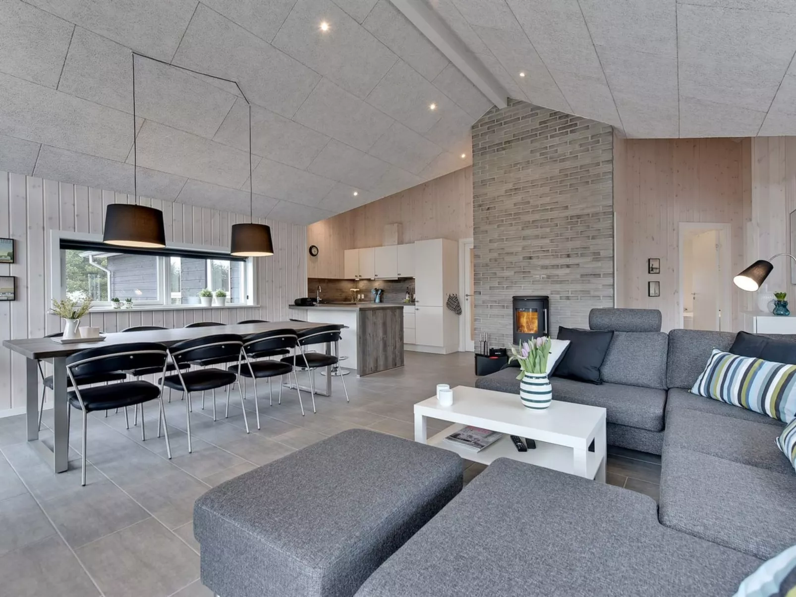 "Hwithoveth" - 1.4km from the sea-Binnen