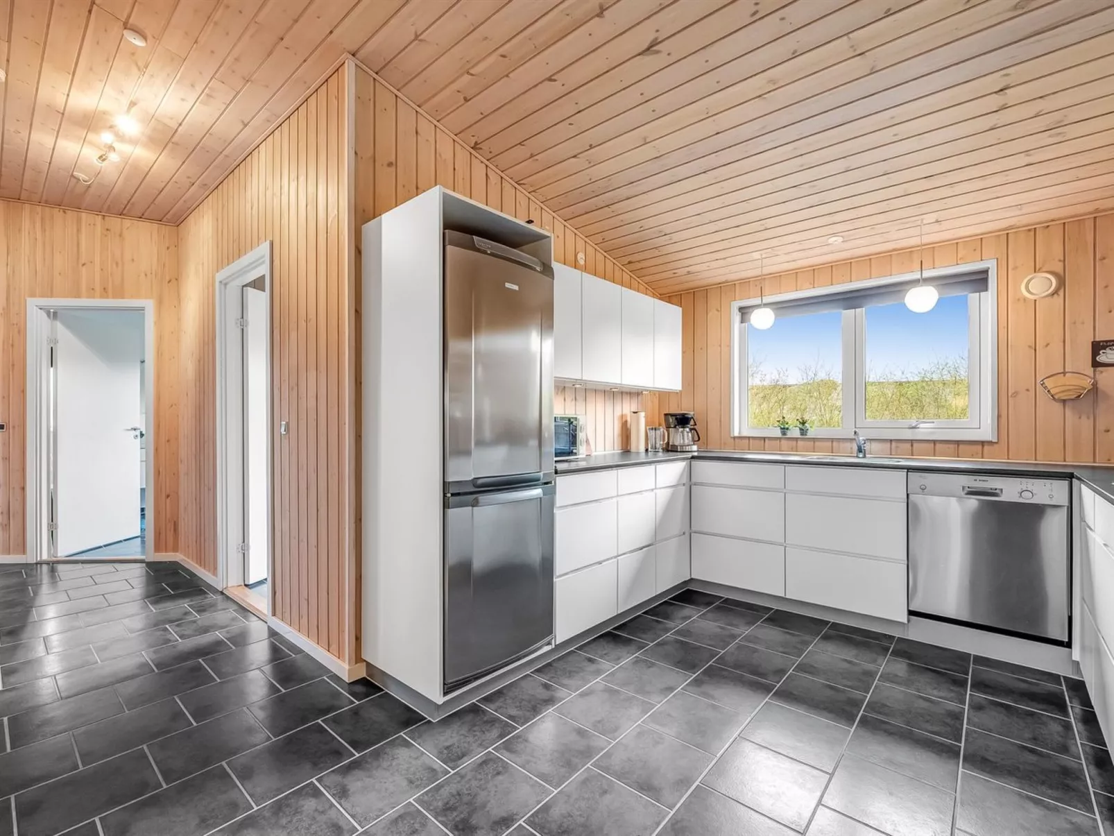 "Anelise" - 800m to the fjord-Binnen