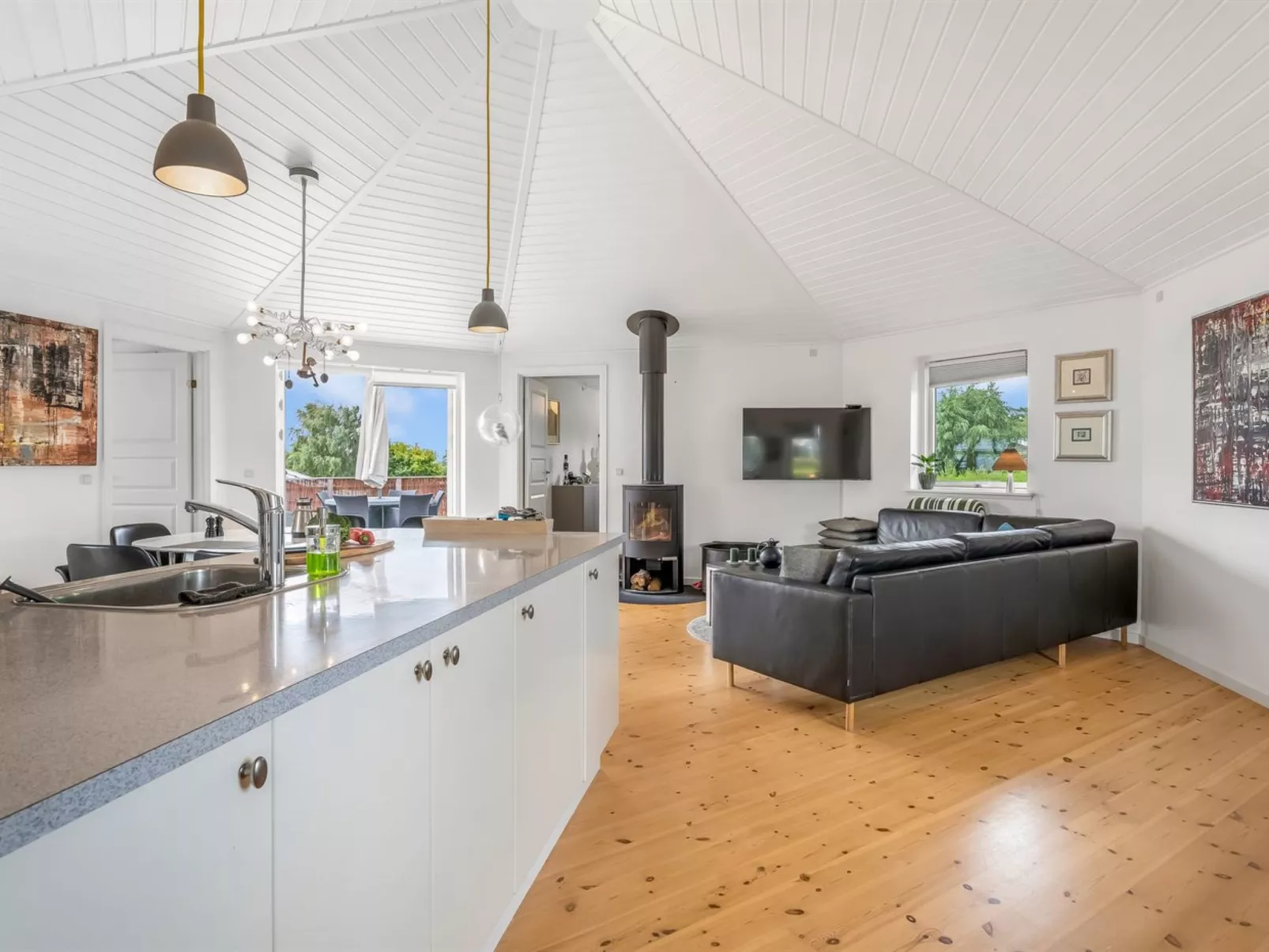 "Glenda" - 2.1km from the sea-Binnen