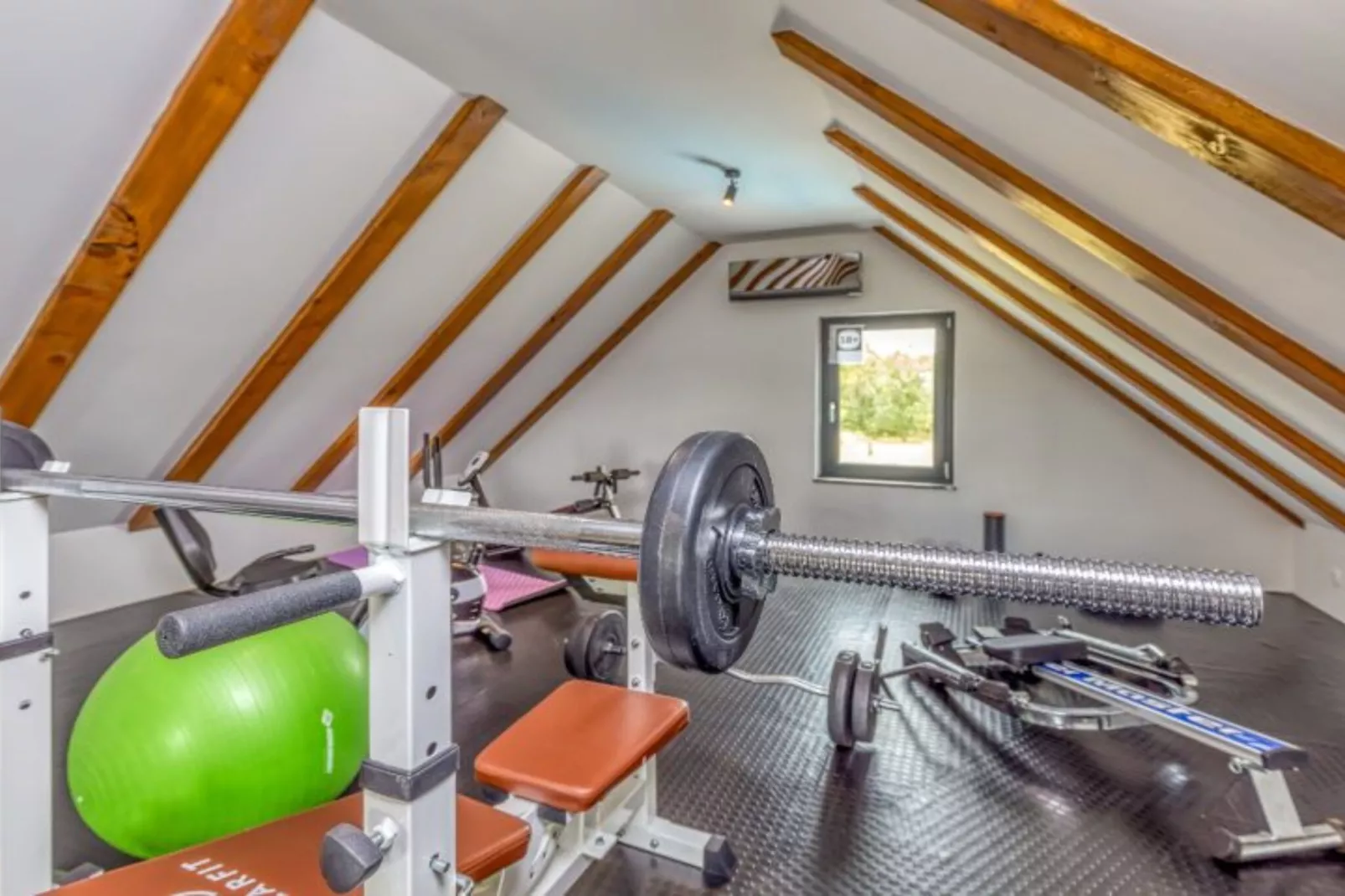 Four Bedroom Holiday House Mali Raj with Pool-Sportzaal