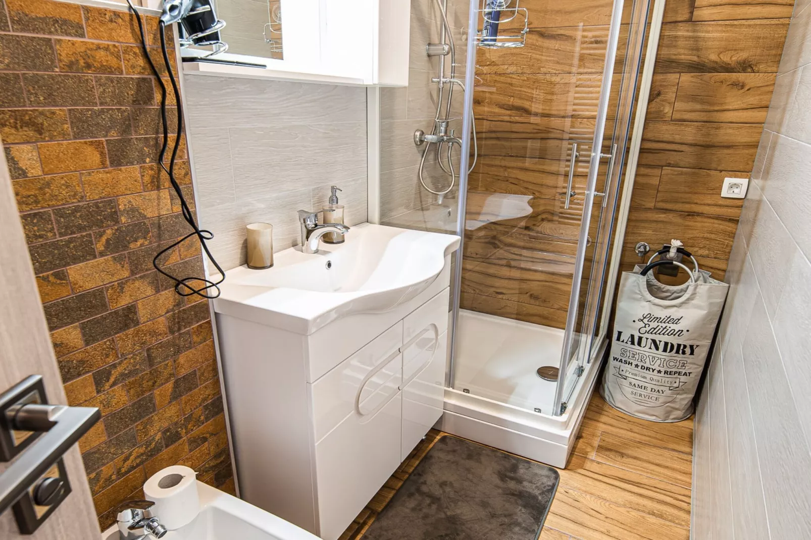 City Modern and Vibrant Apartments Ljubljana - Standard One Bedroom Apartment (owner A3)-Badkamer