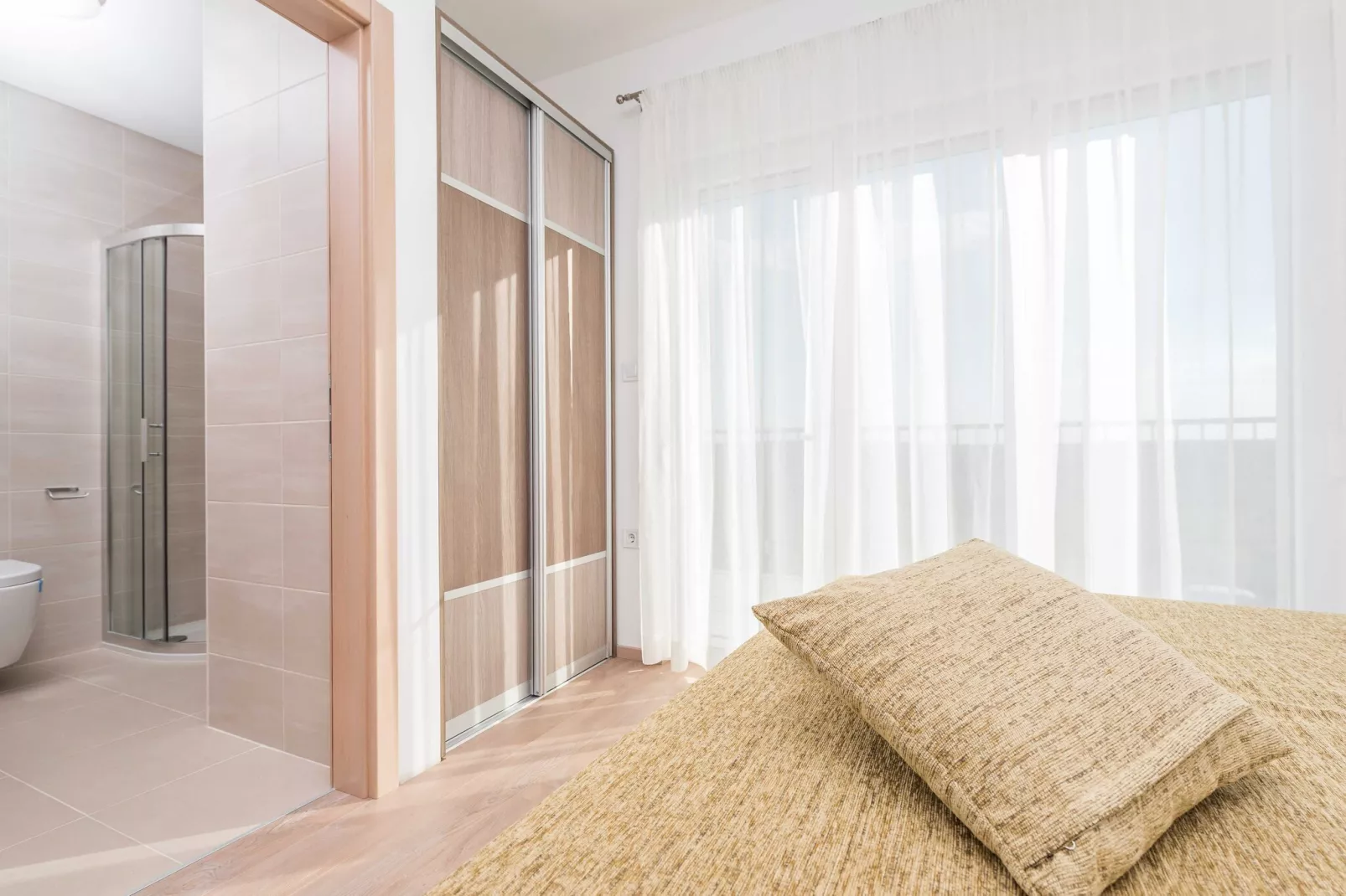 Luxury Escape with Swimming Pool & Modern Design - Four Bedroom Villa with Sea View and Private Pool ( Villa 8)-Slaapkamer