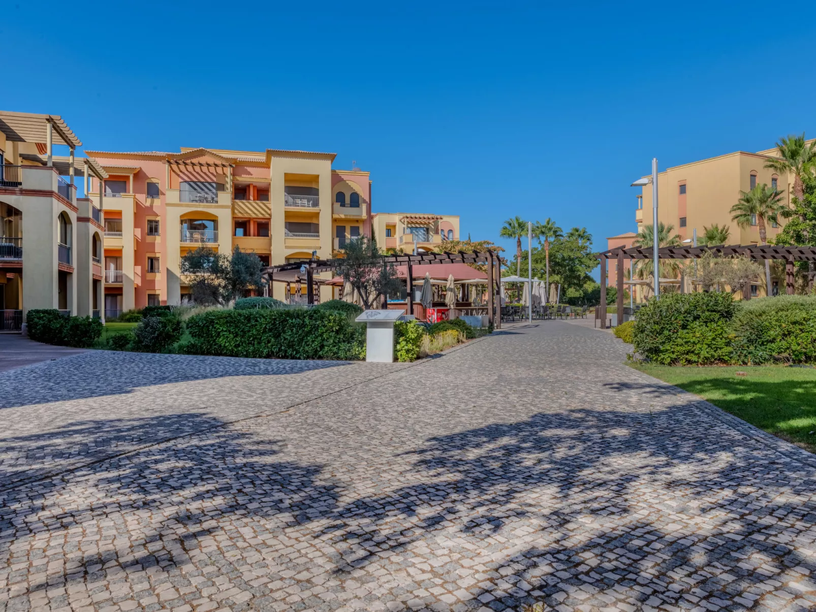 The Residence at Victoria-Buiten