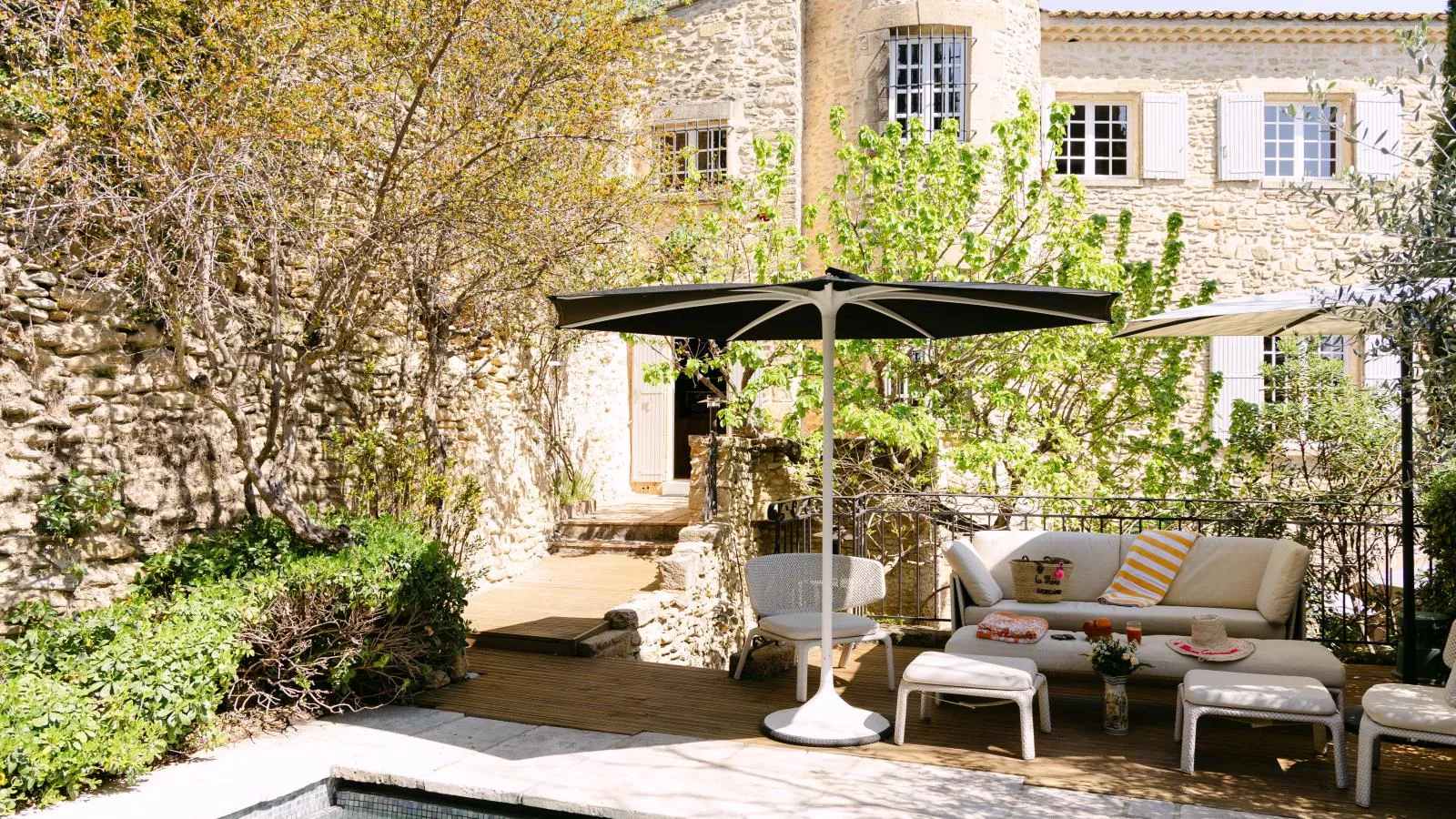 Chateau la Perle-Buitenkant zomer