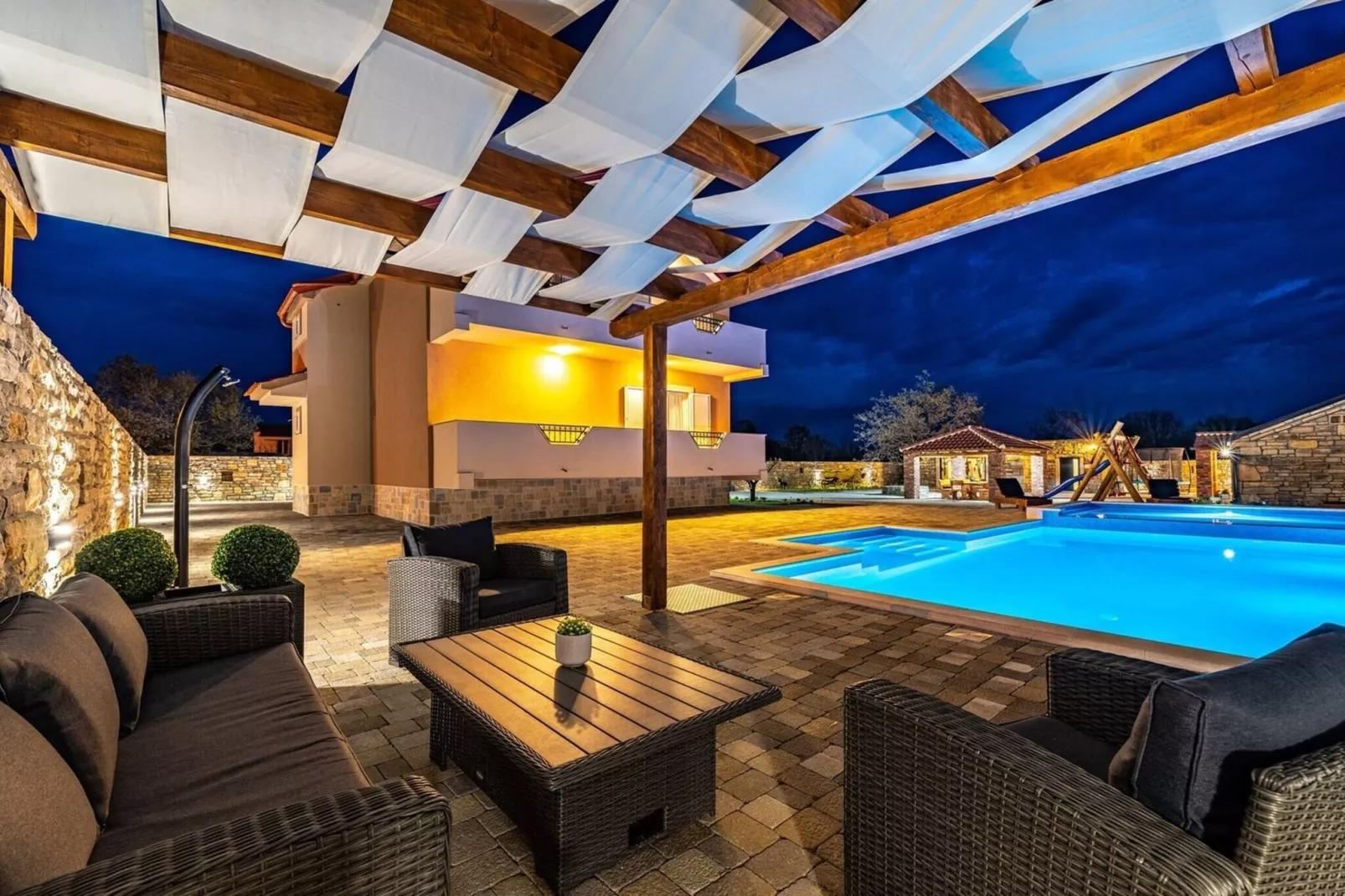 Luxury Villa Escape-Terrasbalkon