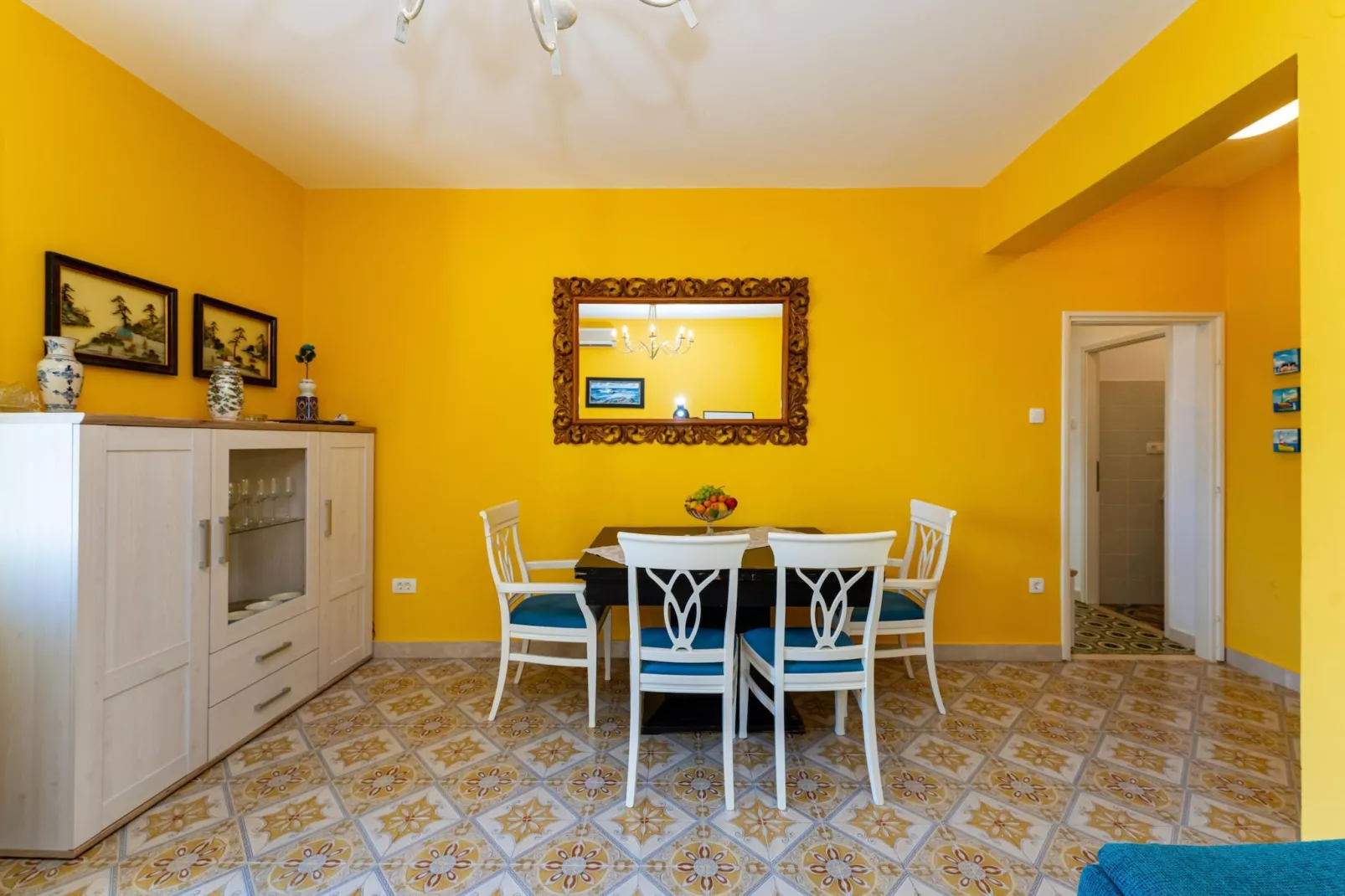 Vacation house Maslenica-Eetkamer