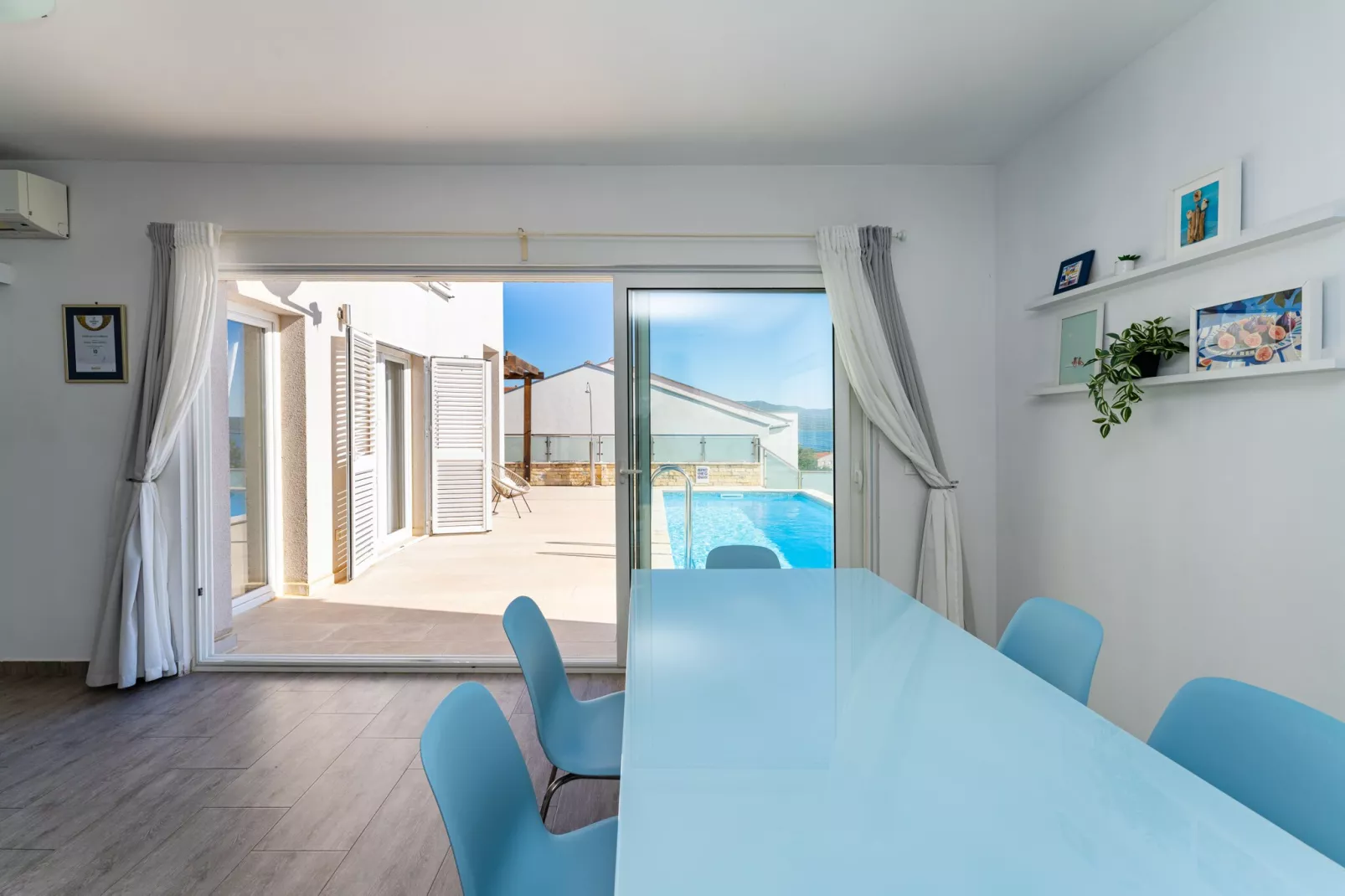 Sea view Villa Anpero-Eetkamer