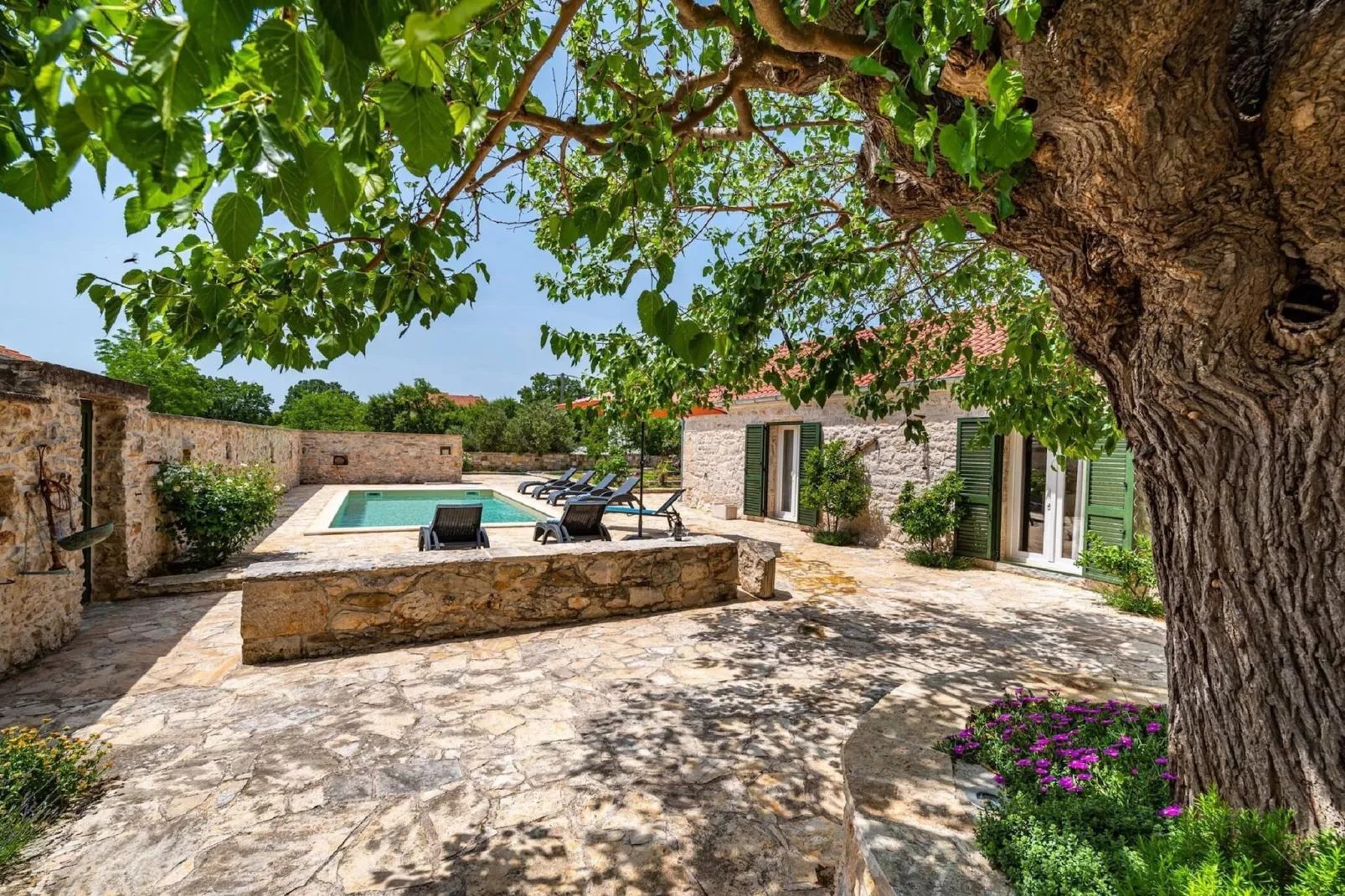 Authentic Villa Zvonko-Tuinen zomer