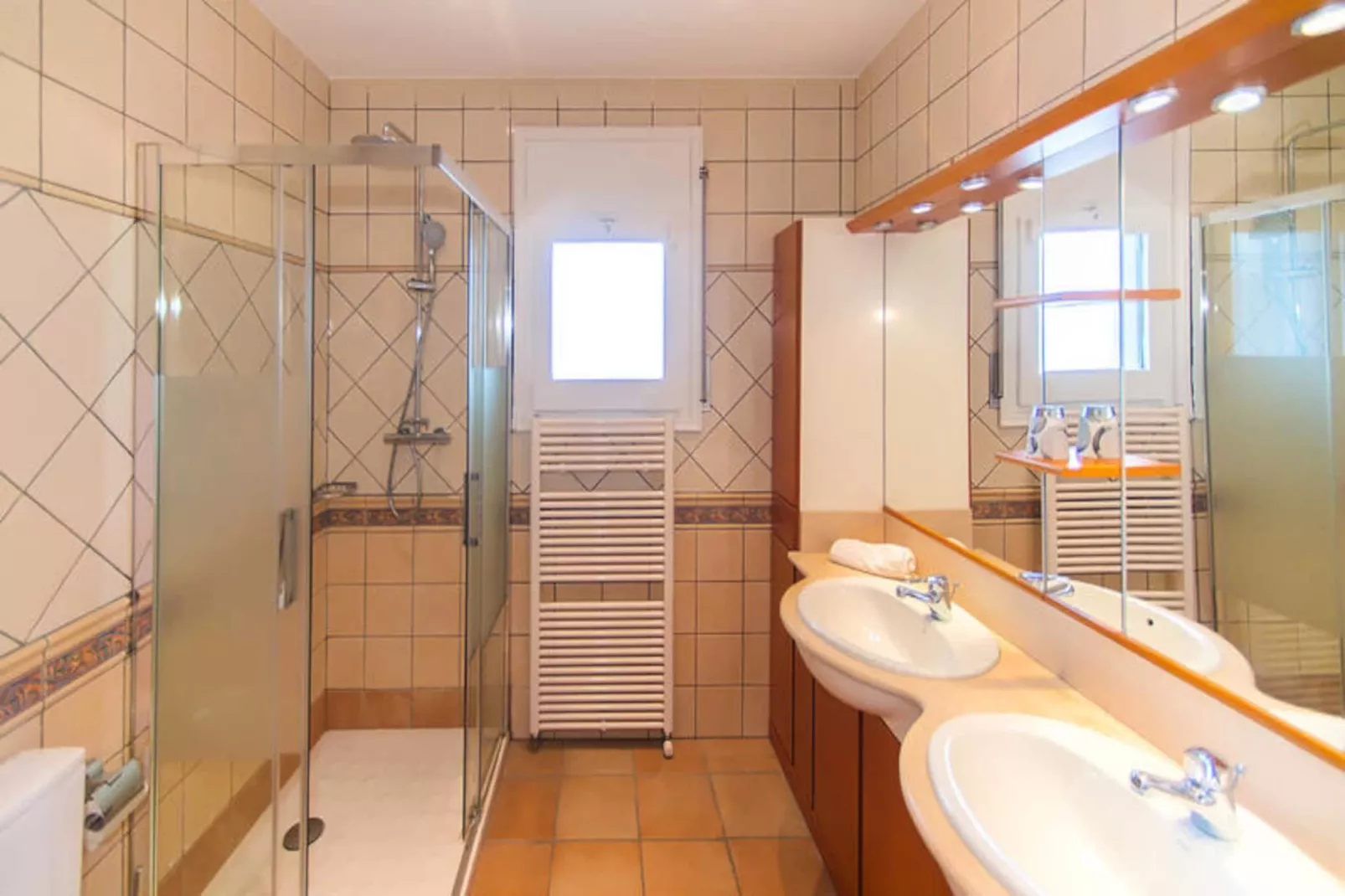 Maison à Roses-Niet-getagd