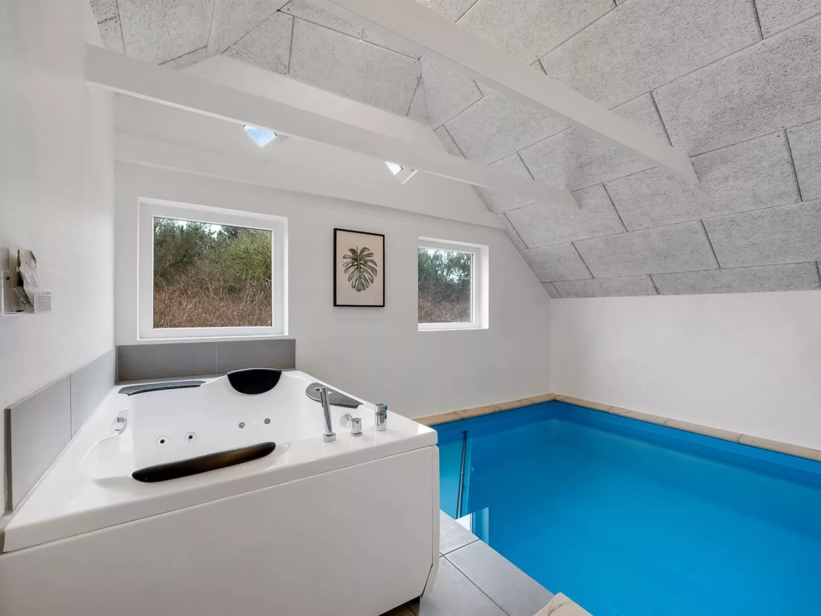 "Severine" -  from the sea-Buiten