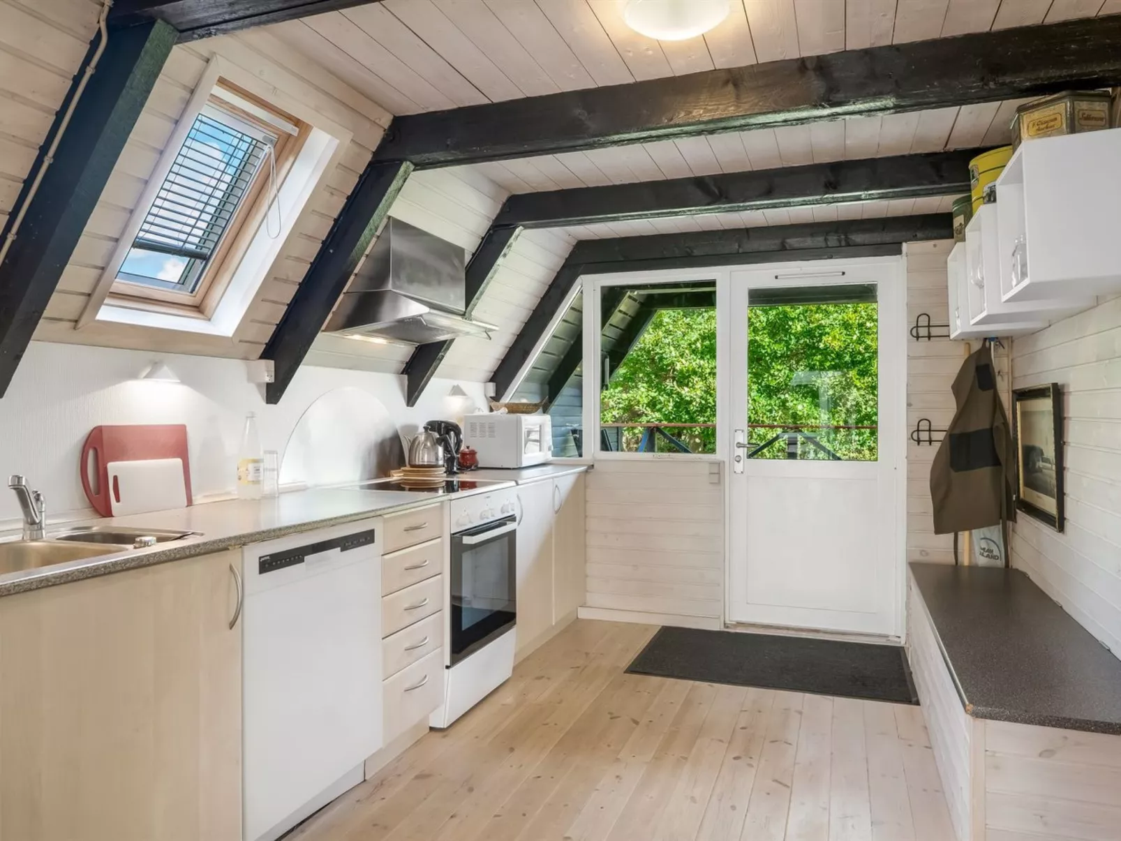 "Vladanka" -  from the sea-Binnen