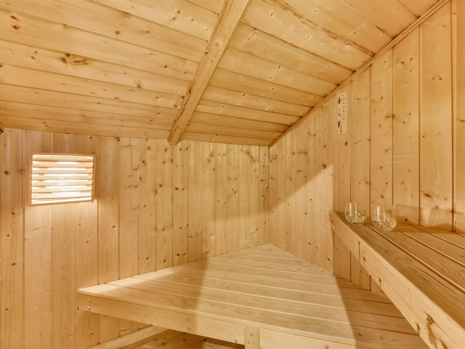 "Durita" - 600m to the fjord-Binnen