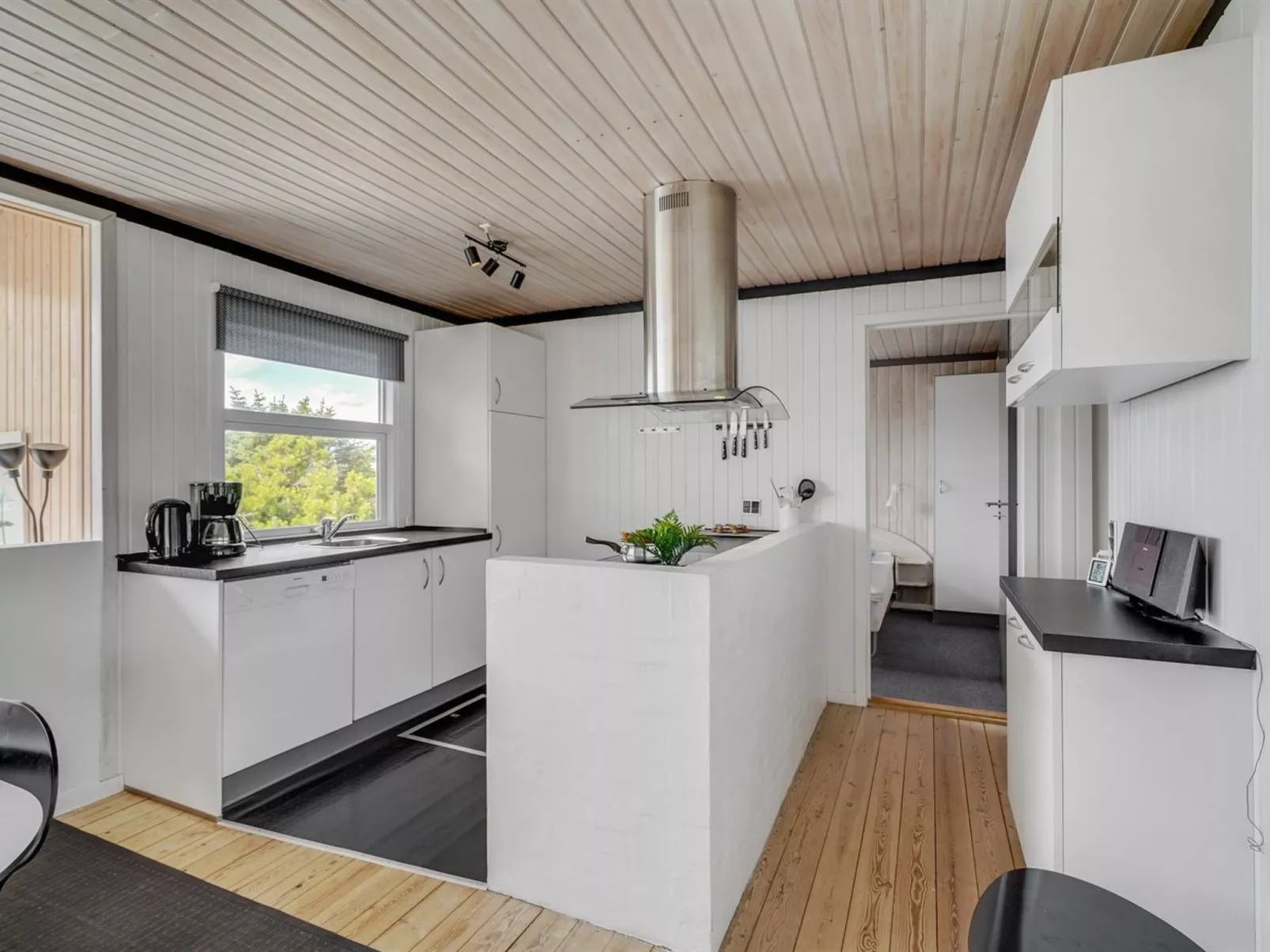 "Anthonette" -  from the sea-Binnen