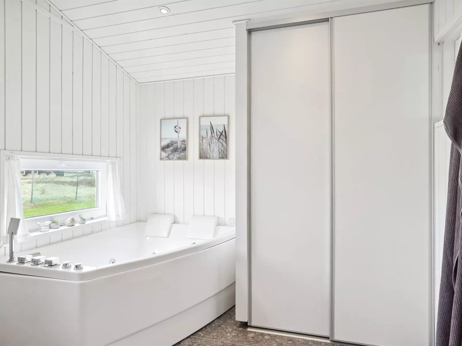 "Dyri" - 75m from the sea-Binnen