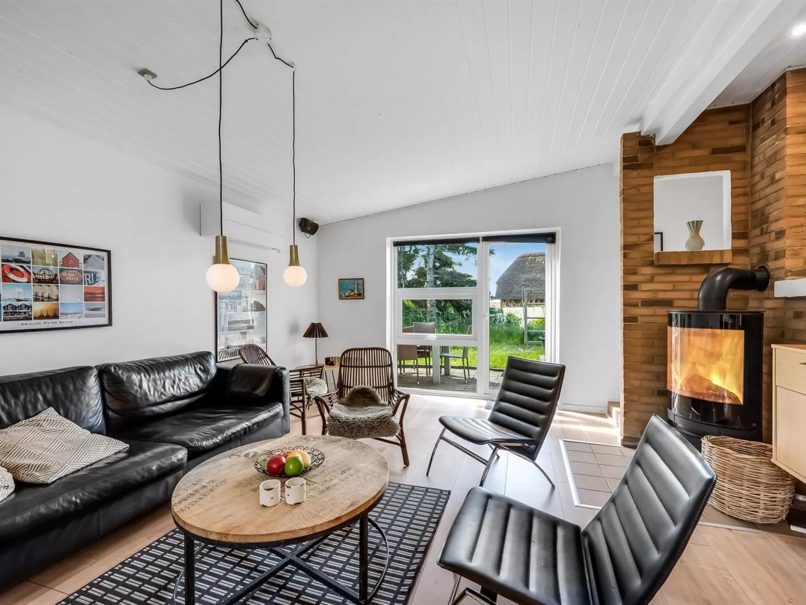 "Ewy" - 300m from the sea-Binnen