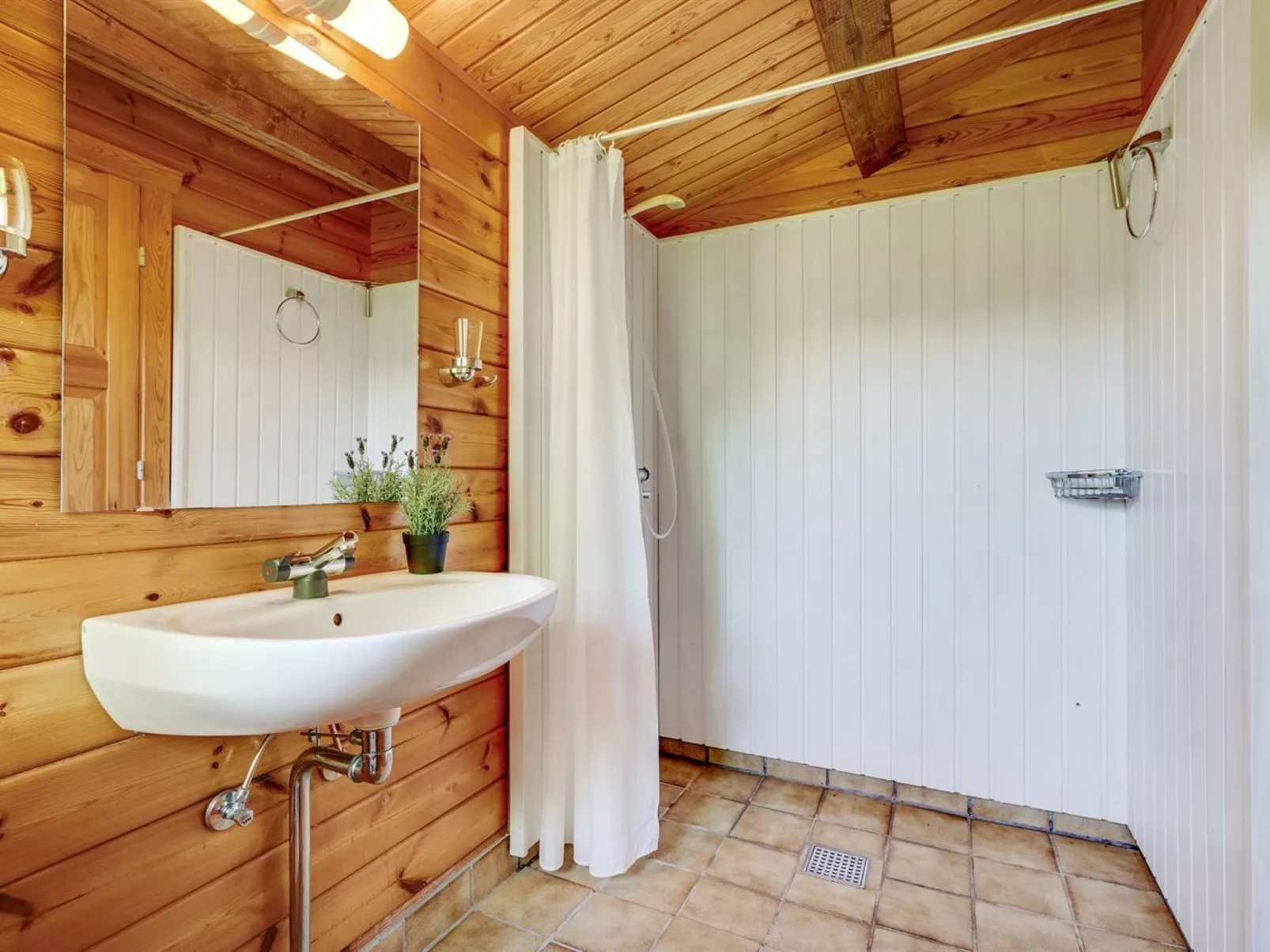 "Gudmunde" - 200m from the sea-Binnen