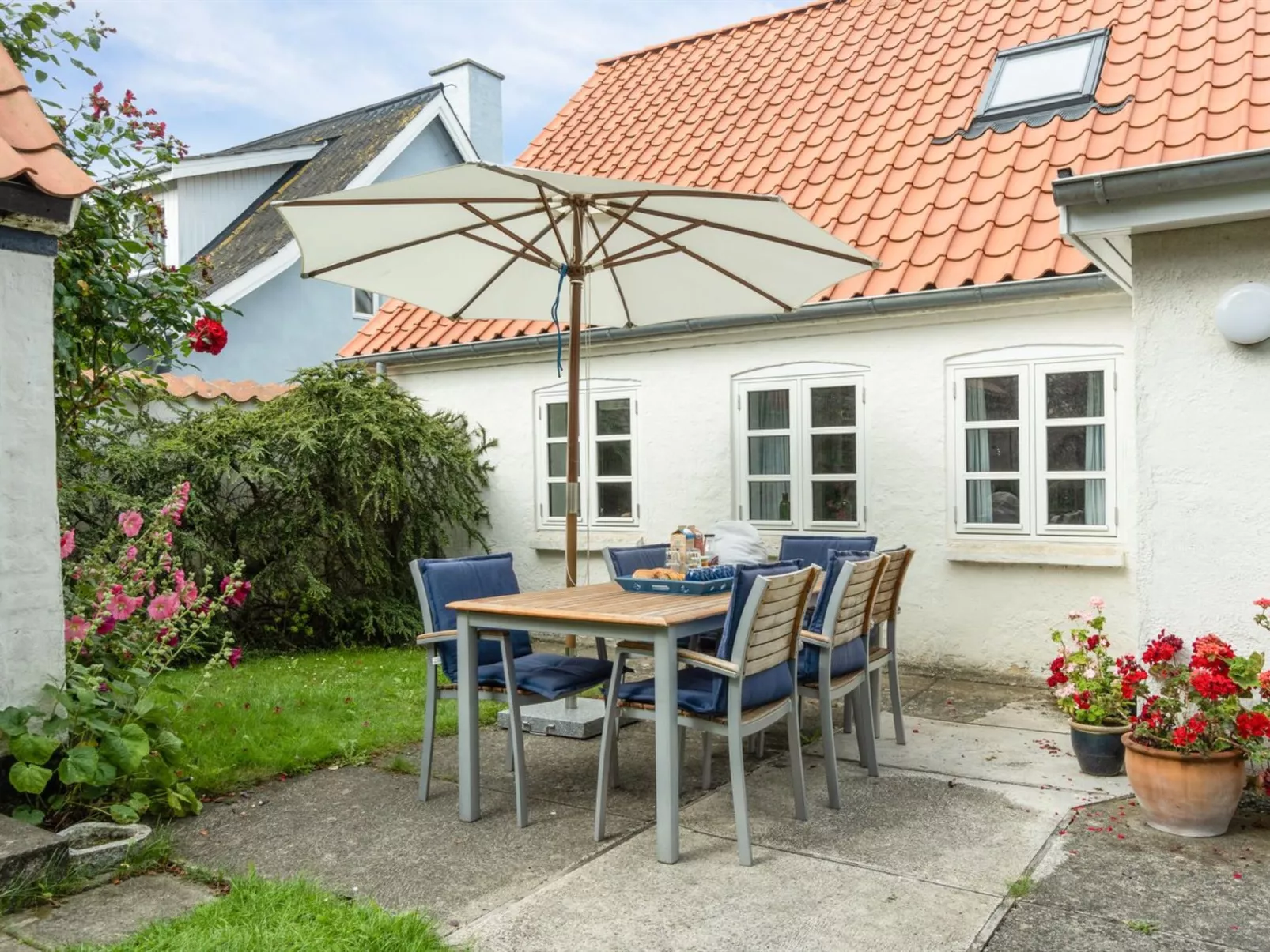 "Merete" - 50m from the sea-Buiten