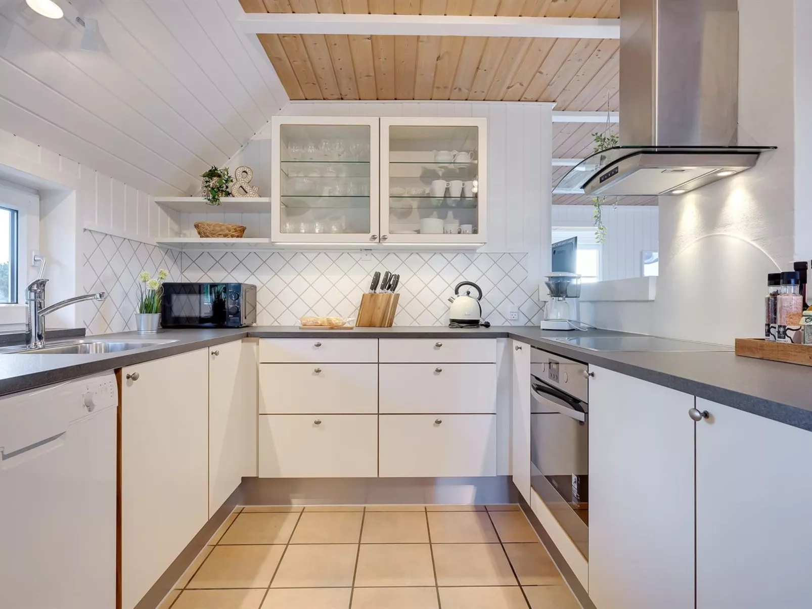 "Viana" - 100m from the sea-Binnen