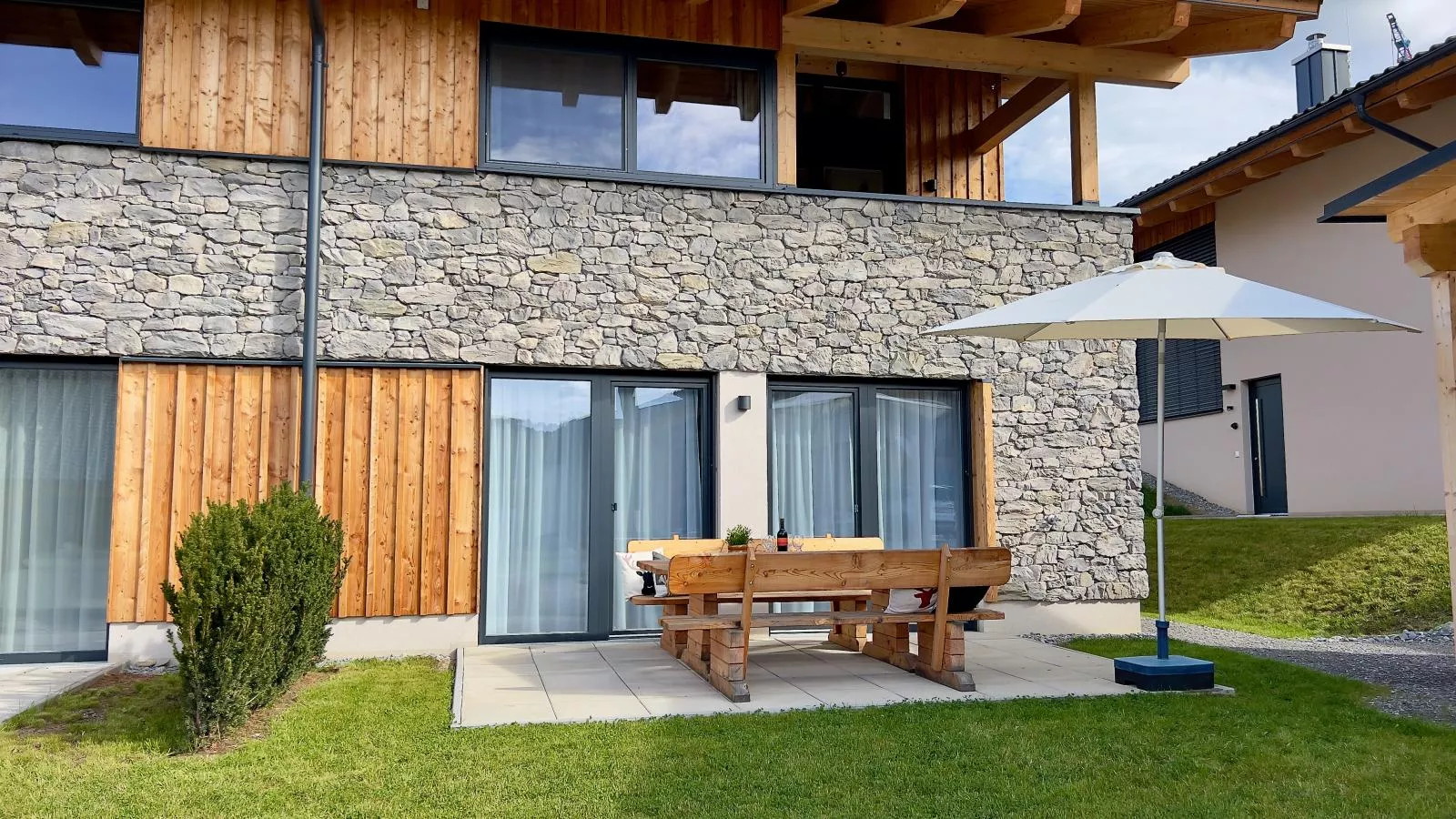 Grebenzen Lodge Edelweiss-Buitenkant zomer