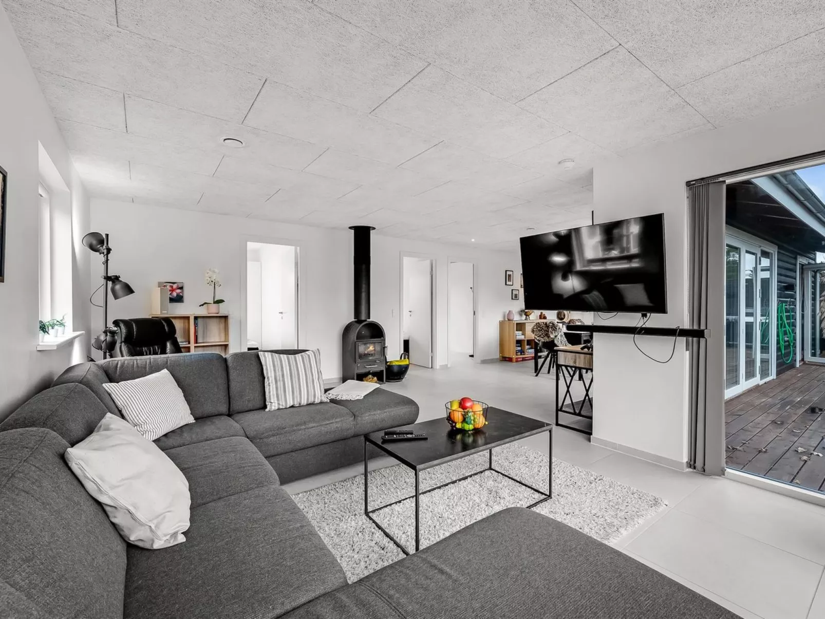 "Elisaveta" - 400m to the fjord-Binnen